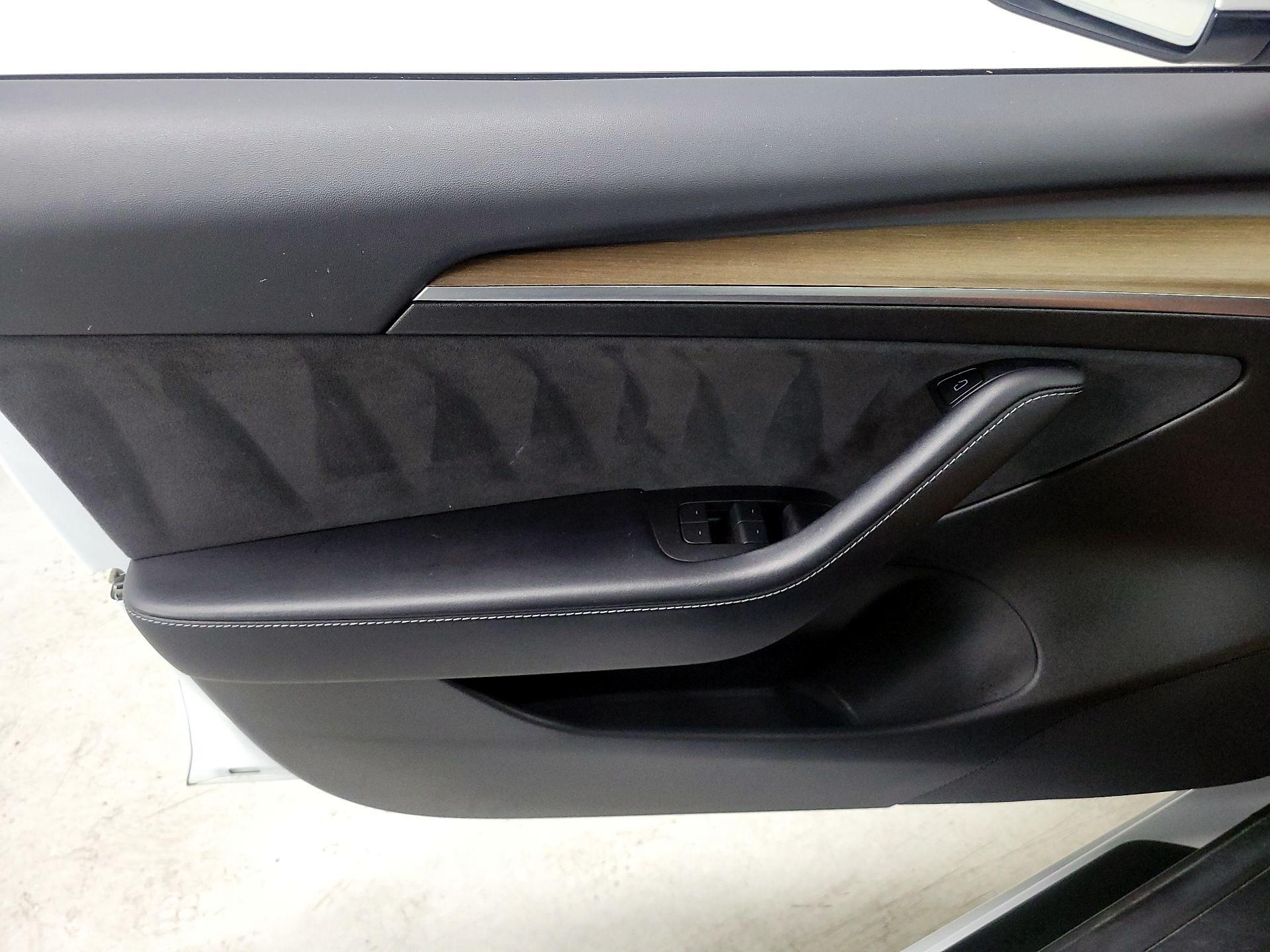 Thumbnail: 2021 Tesla Model 3 - 12