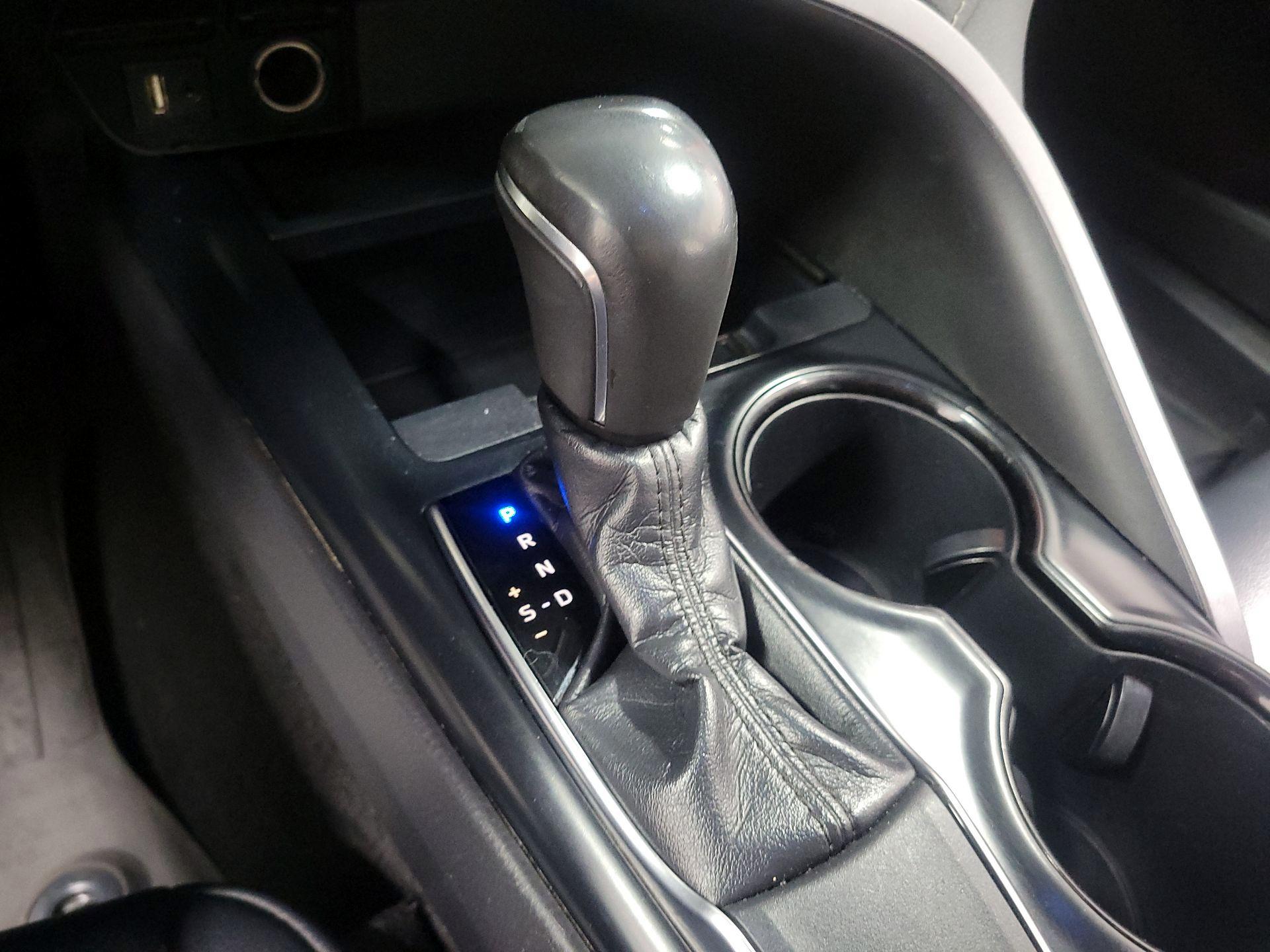 Thumbnail: 2019 Toyota Camry - 17