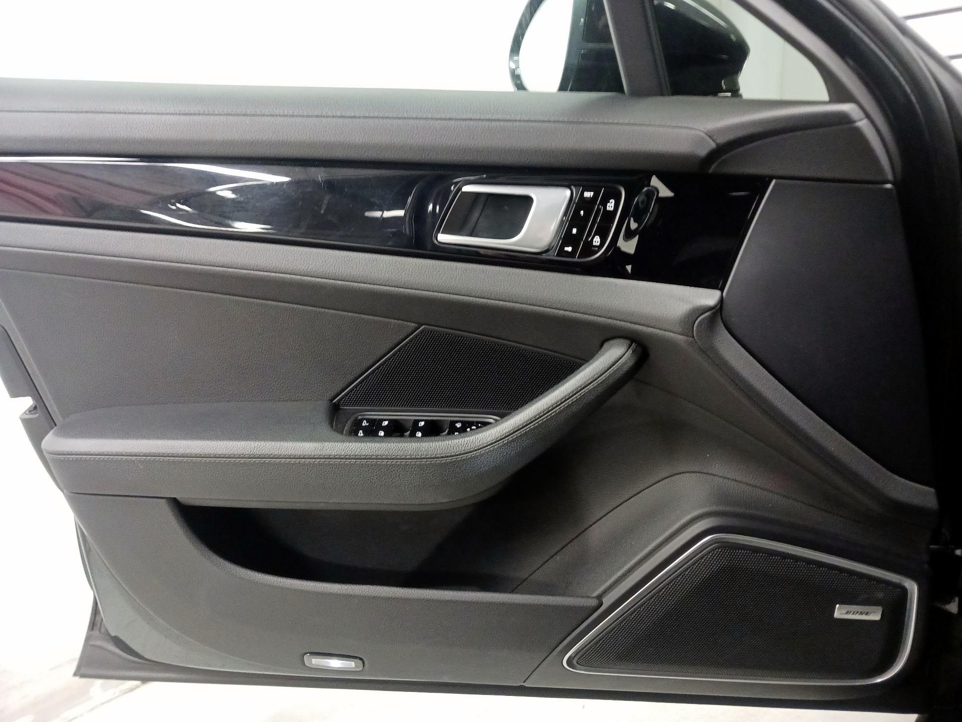 Thumbnail: 2019 Porsche Panamera - 12