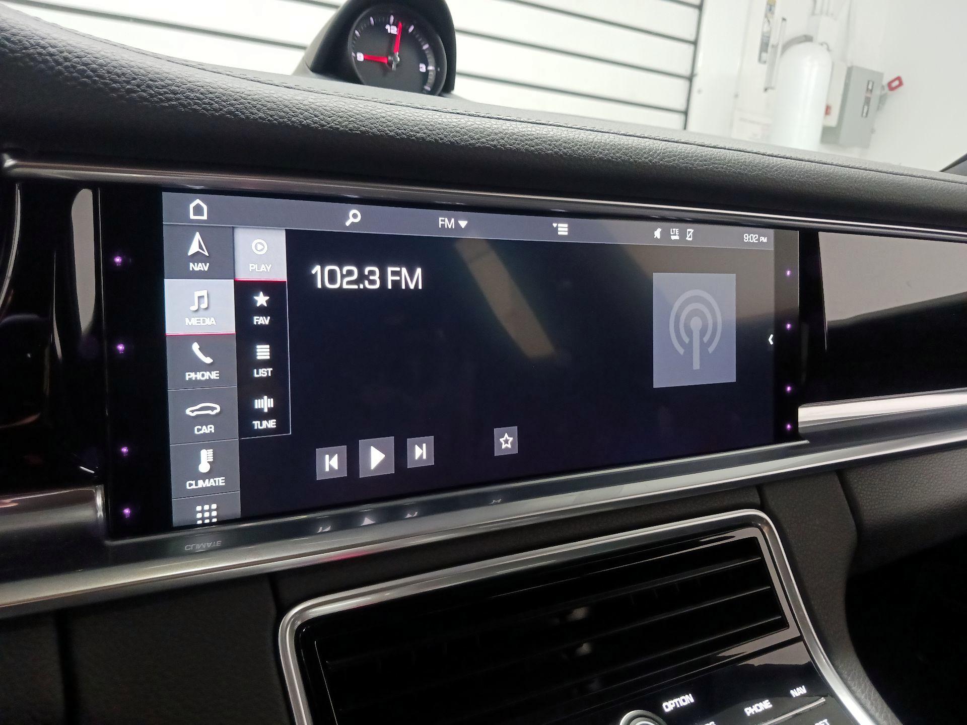 Thumbnail: 2019 Porsche Panamera - 15