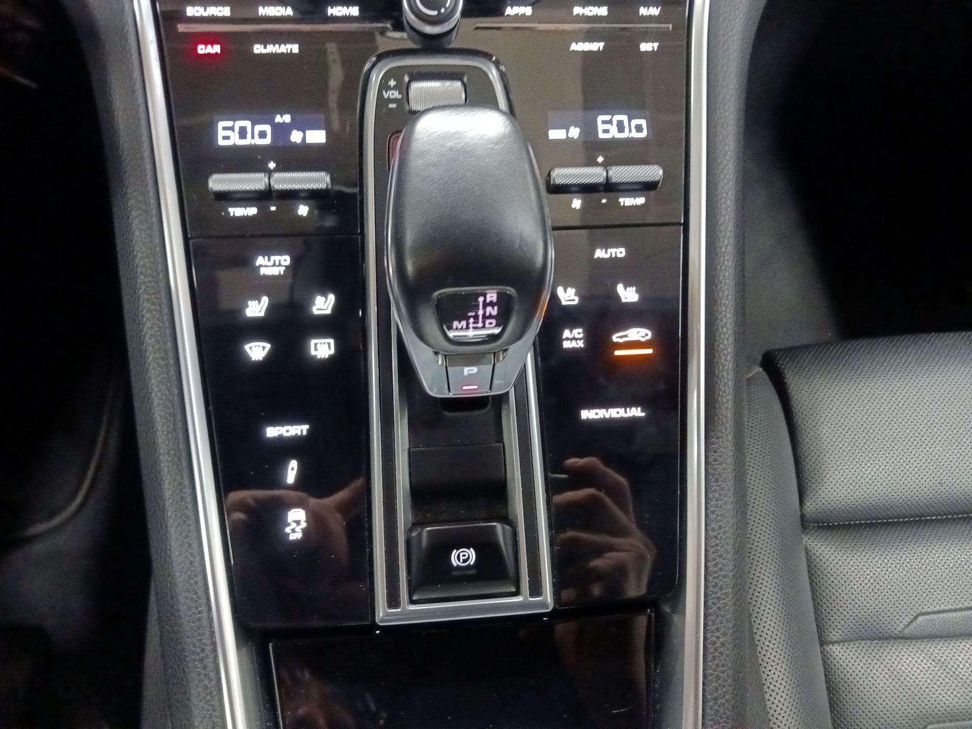 Thumbnail: 2019 Porsche Panamera - 17