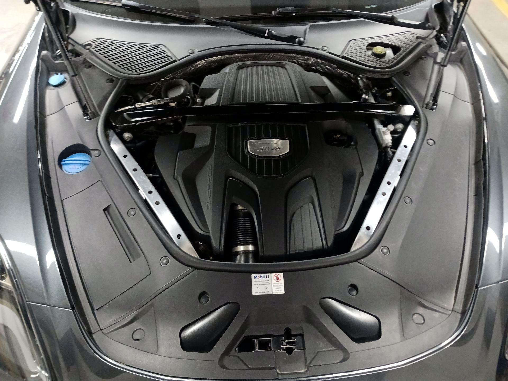 Thumbnail: 2019 Porsche Panamera - 19