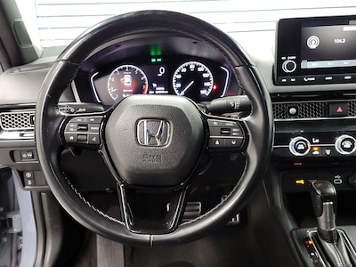 Steering Wheel & Instrument Cluster (On)