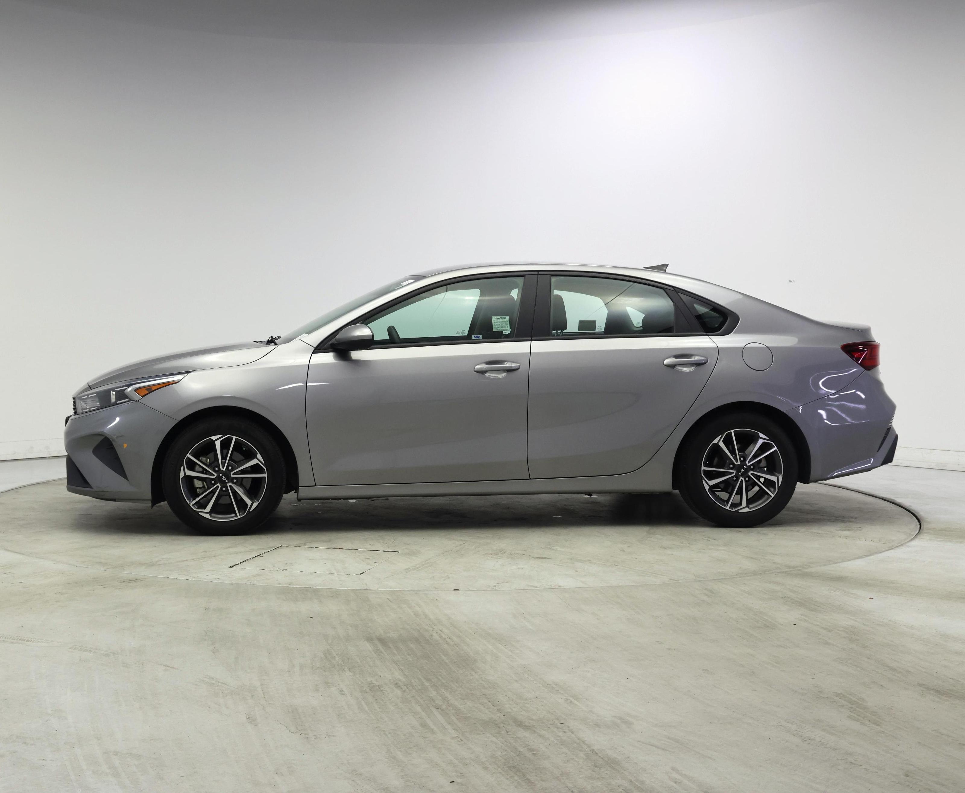 Thumbnail: 2023 Kia Forte - 3