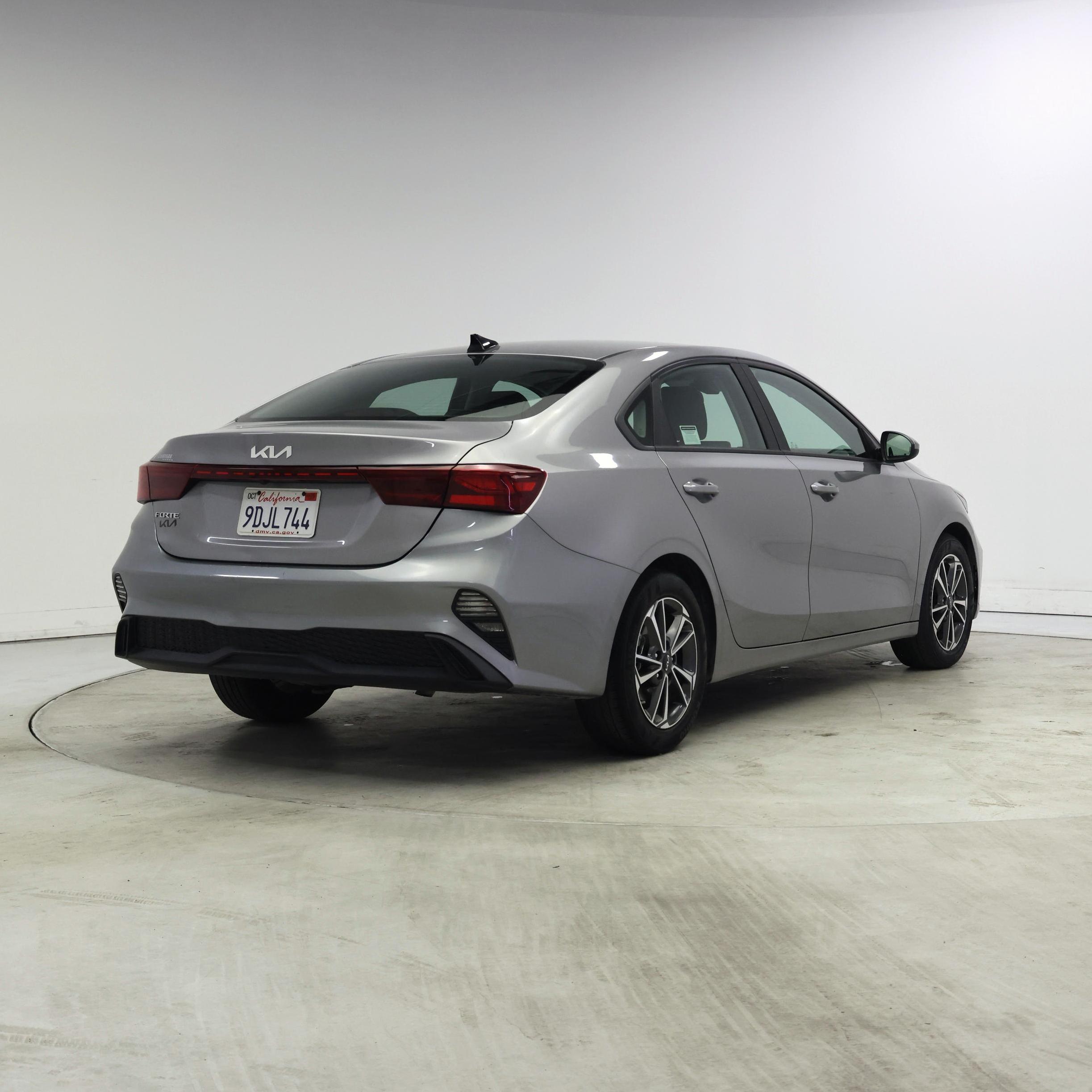 Thumbnail: 2023 Kia Forte - 8
