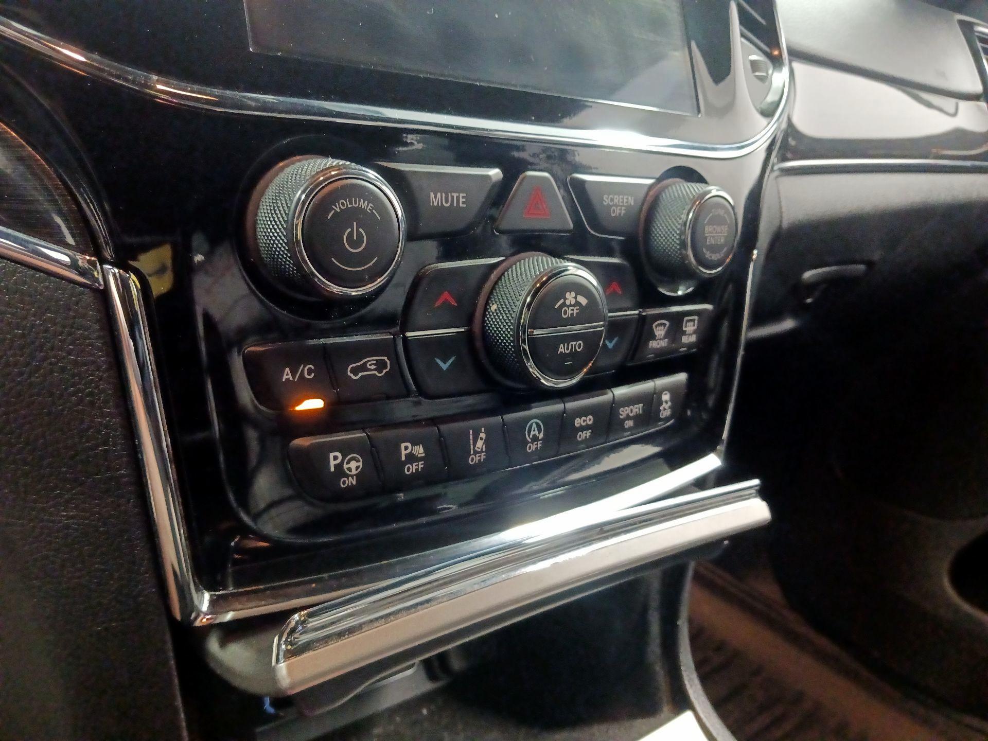 Thumbnail: 2019 Jeep Grand Cherokee - 16