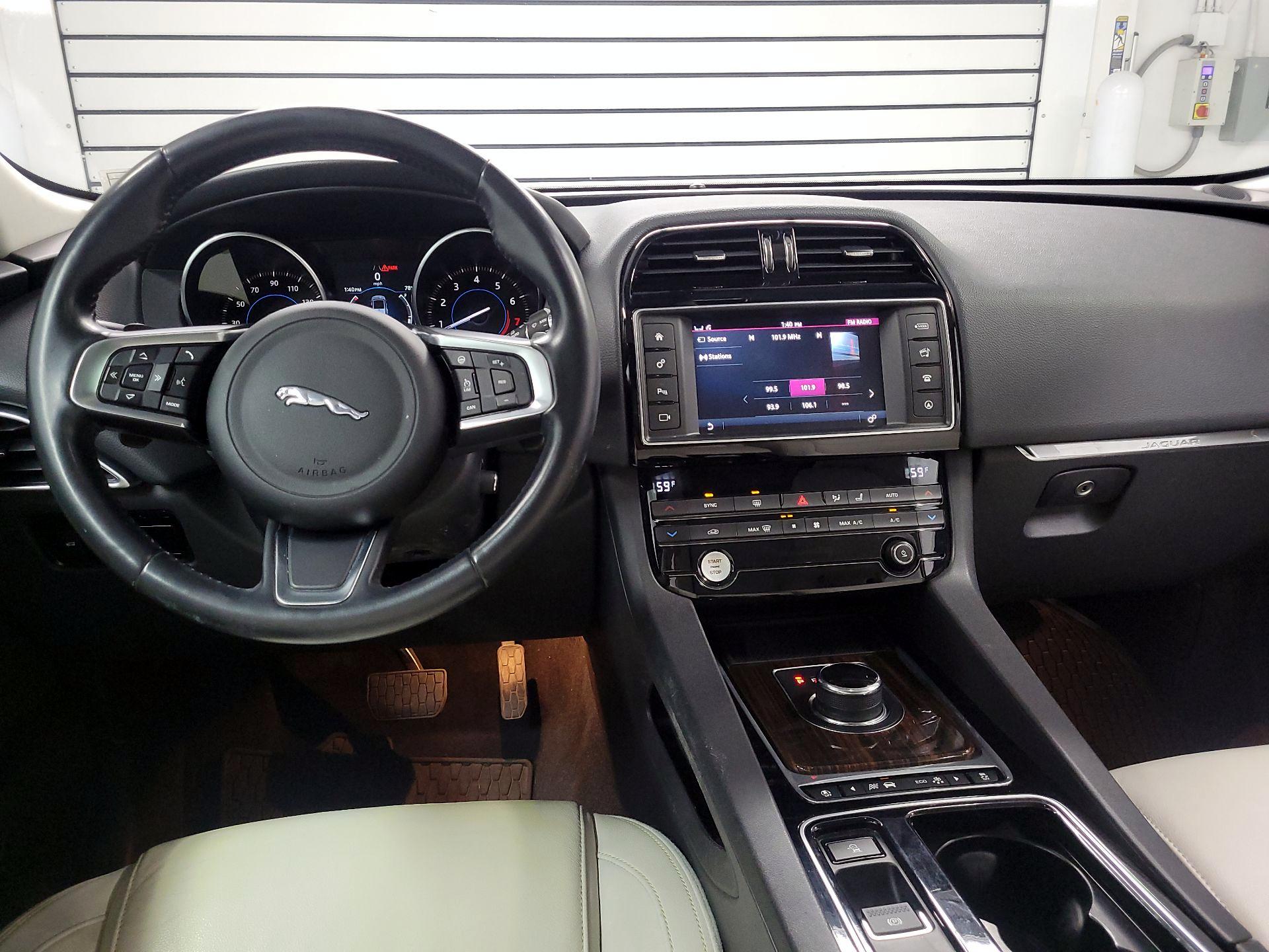 Thumbnail: 2018 Jaguar F-Pace - 9