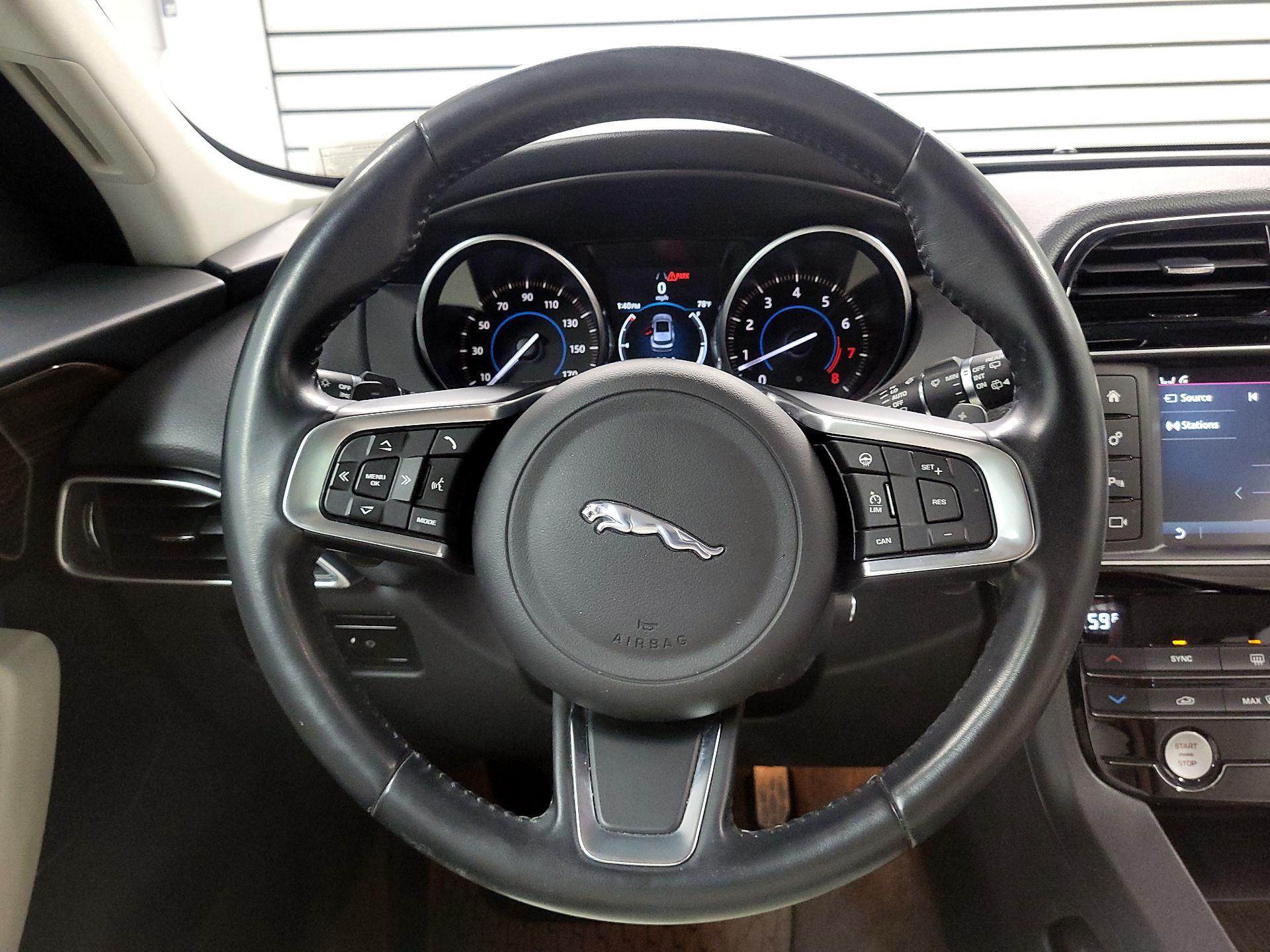 Thumbnail: 2018 Jaguar F-Pace - 10