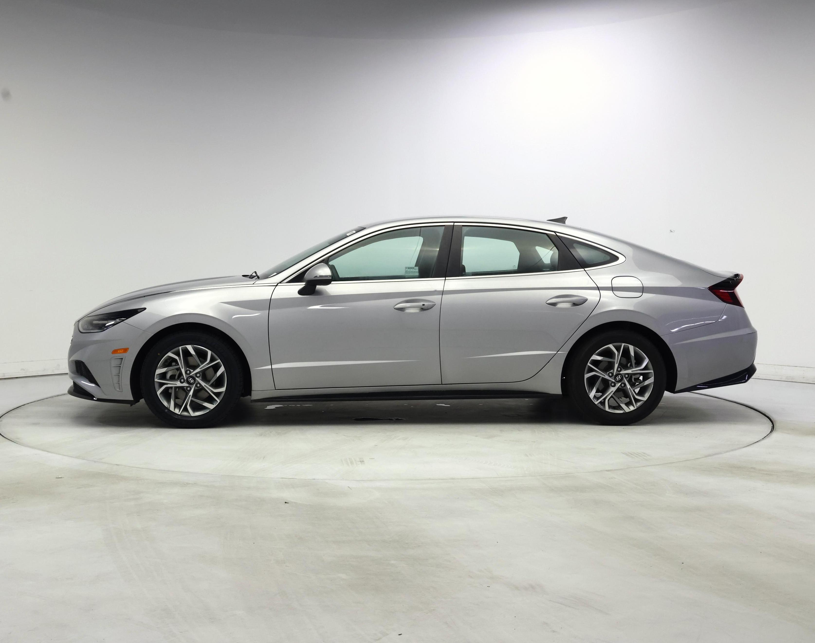 Thumbnail: 2023 Hyundai Sonata - 3