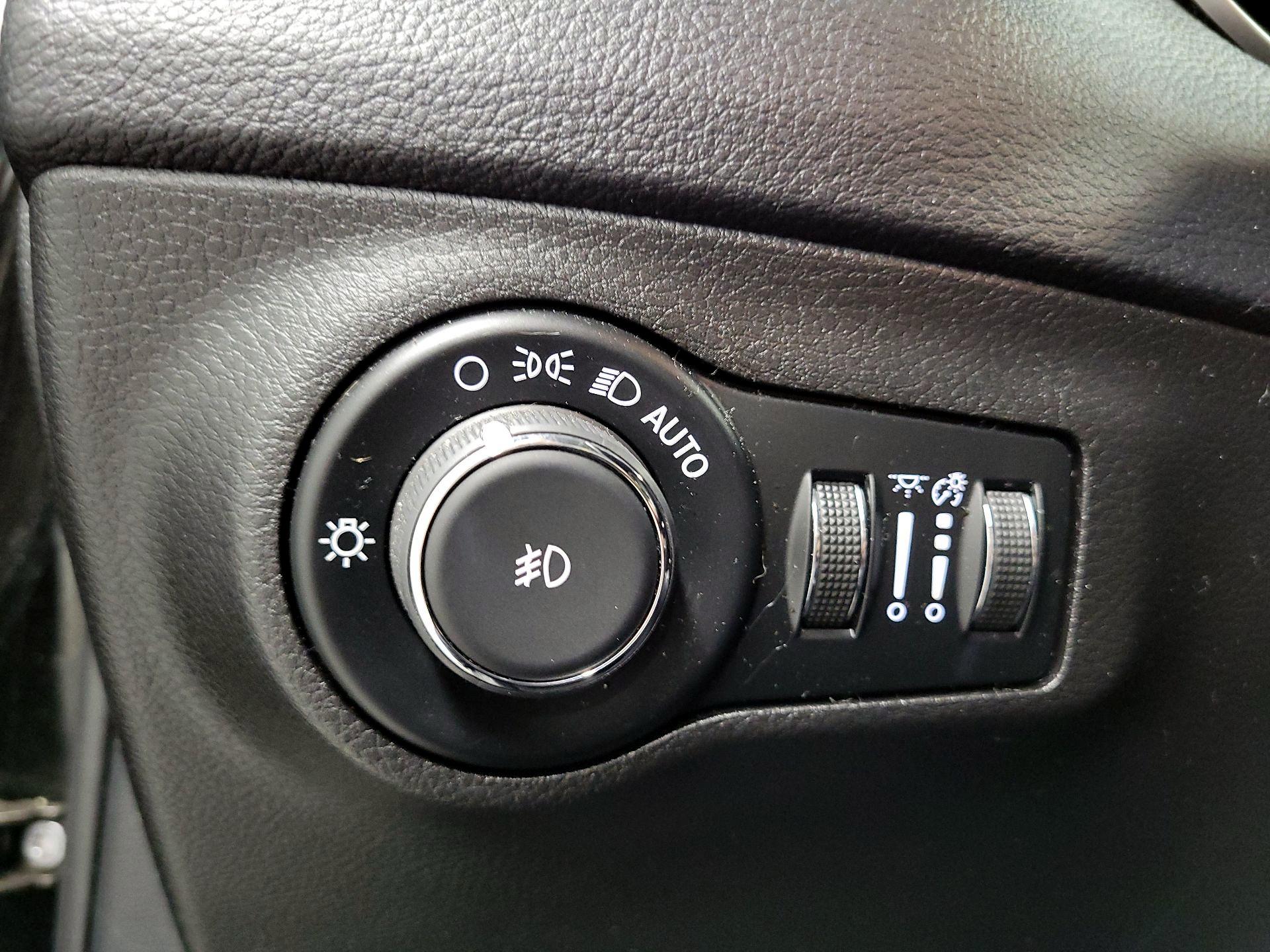 Thumbnail: 2020 Jeep Compass - 13