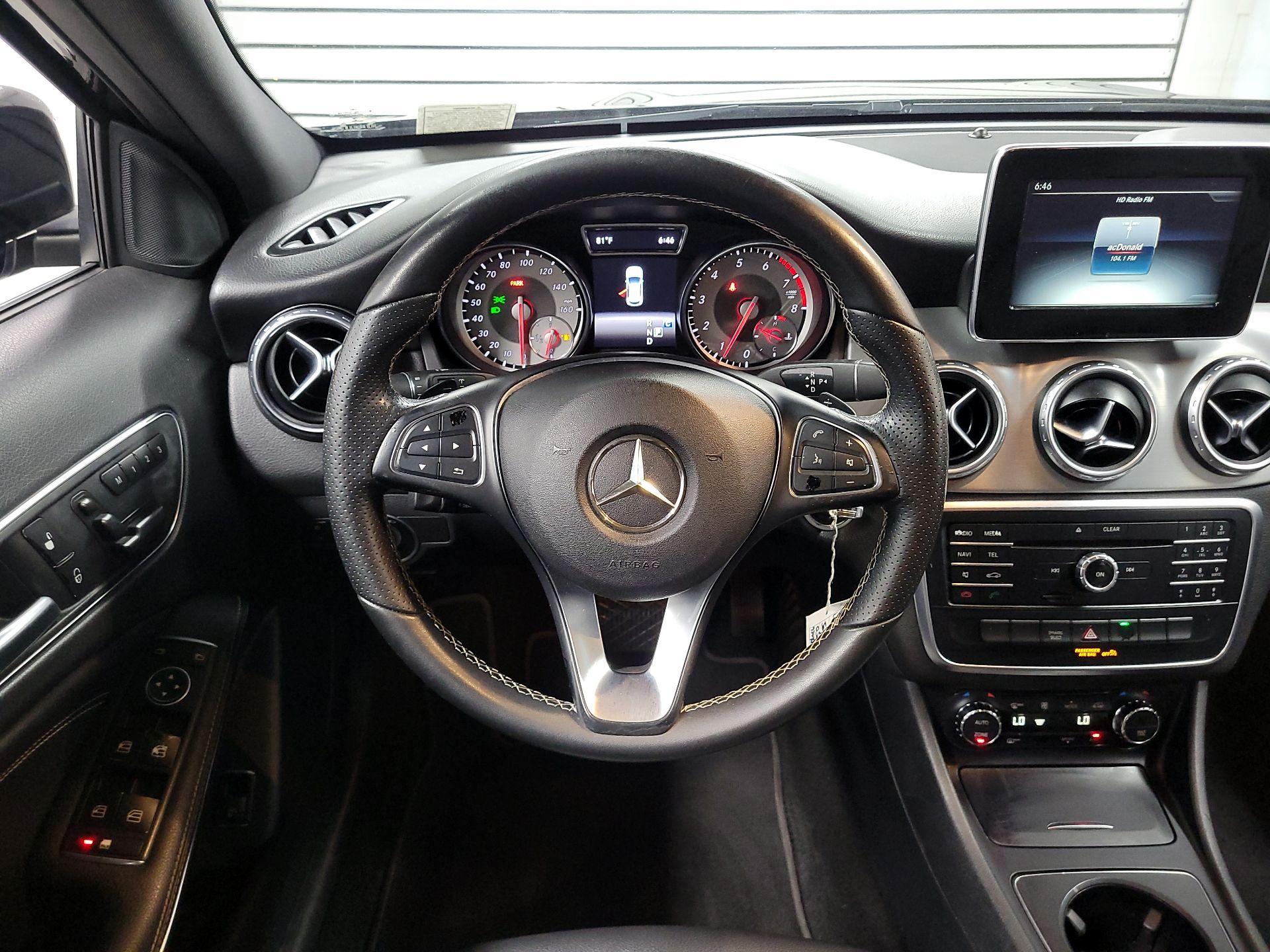 Thumbnail: 2017 Mercedes-Benz GLA - 10