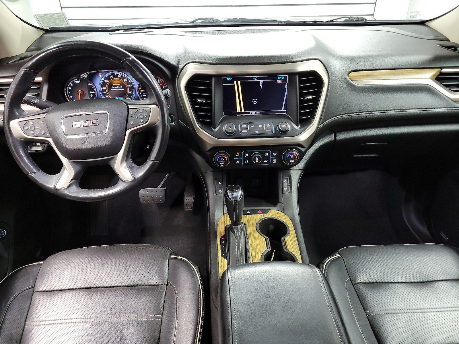2017 GMC Acadia Denali - Photo 10