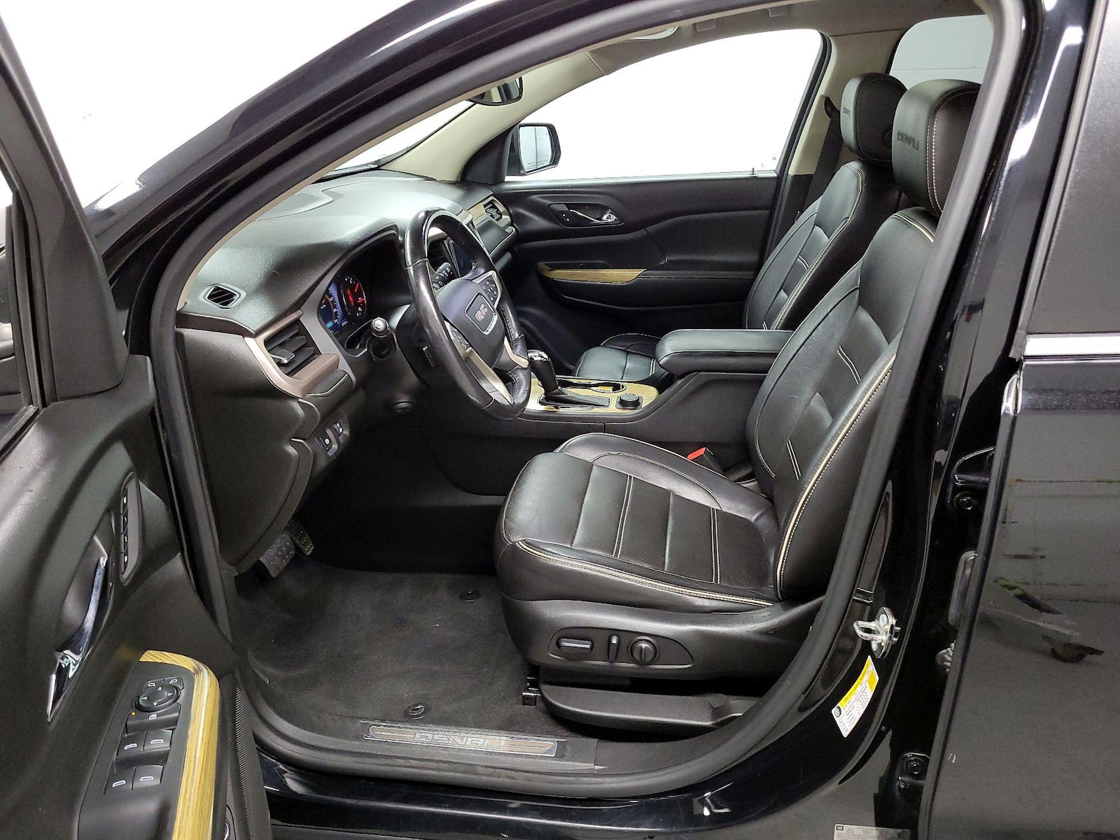 2017 GMC Acadia Denali - Photo 12