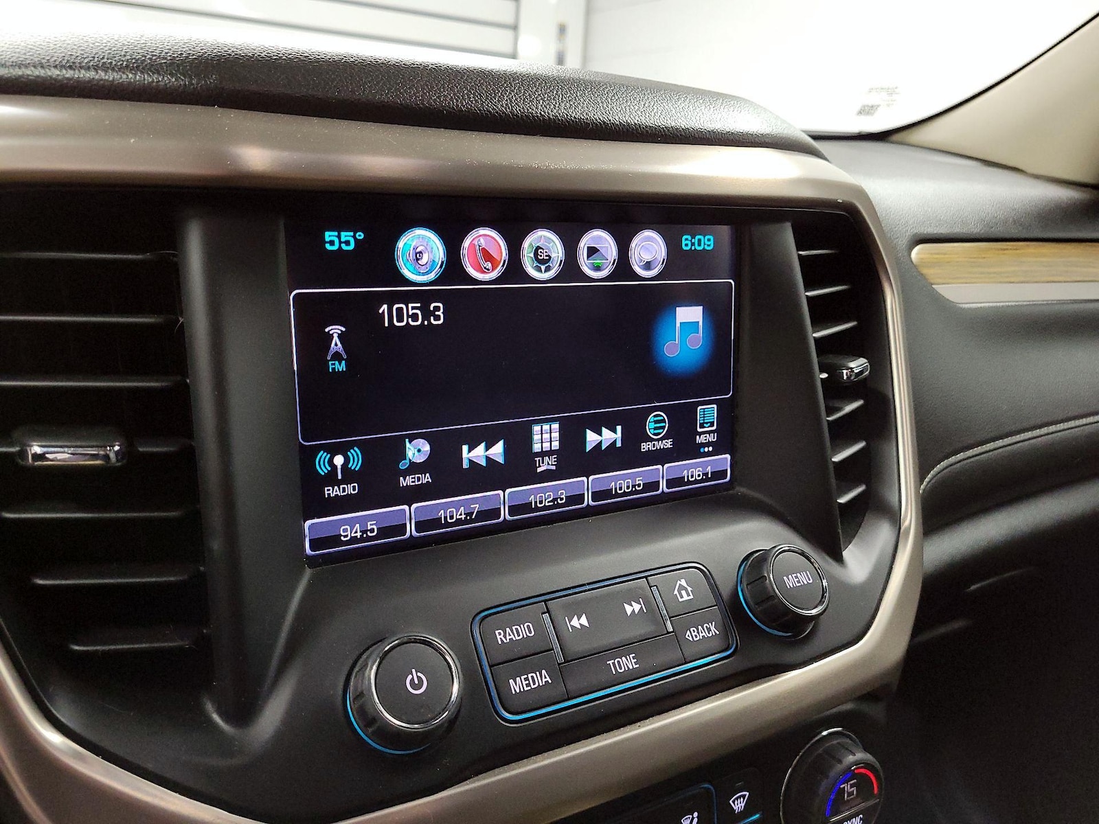 2017 GMC Acadia Denali - Photo 17