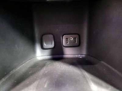 USB/AUX Ports