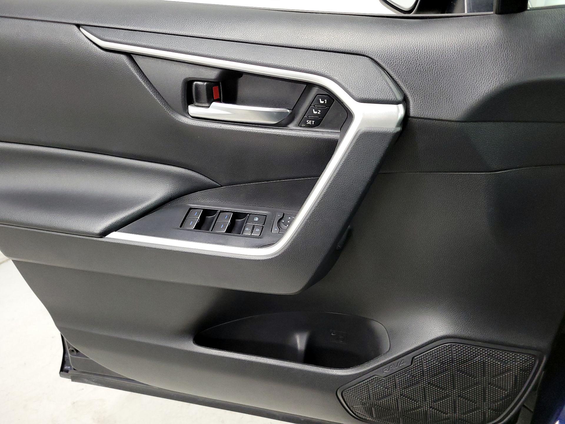 Thumbnail: 2022 Toyota RAV4 - 12