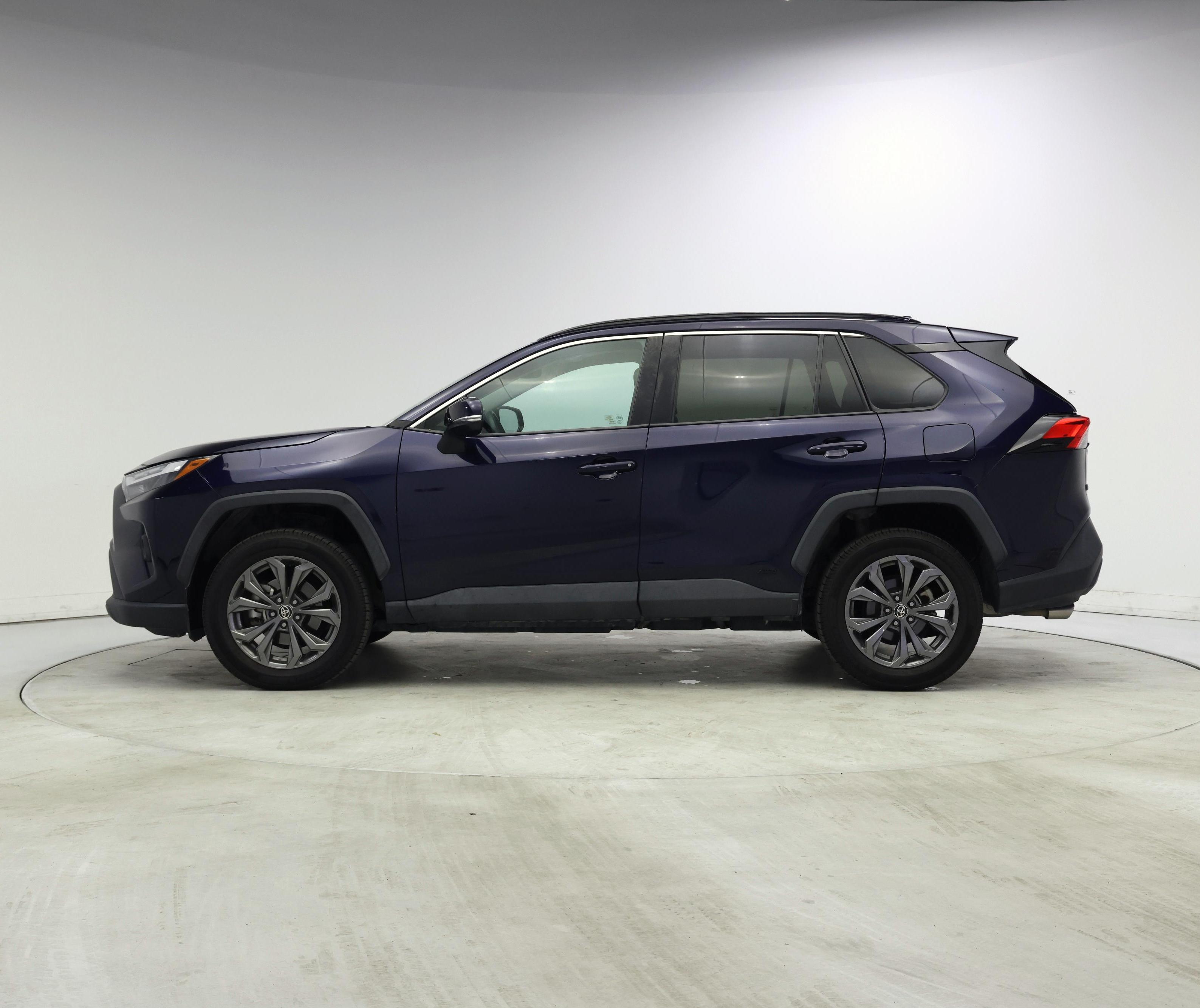 Thumbnail: 2022 Toyota RAV4 - 3