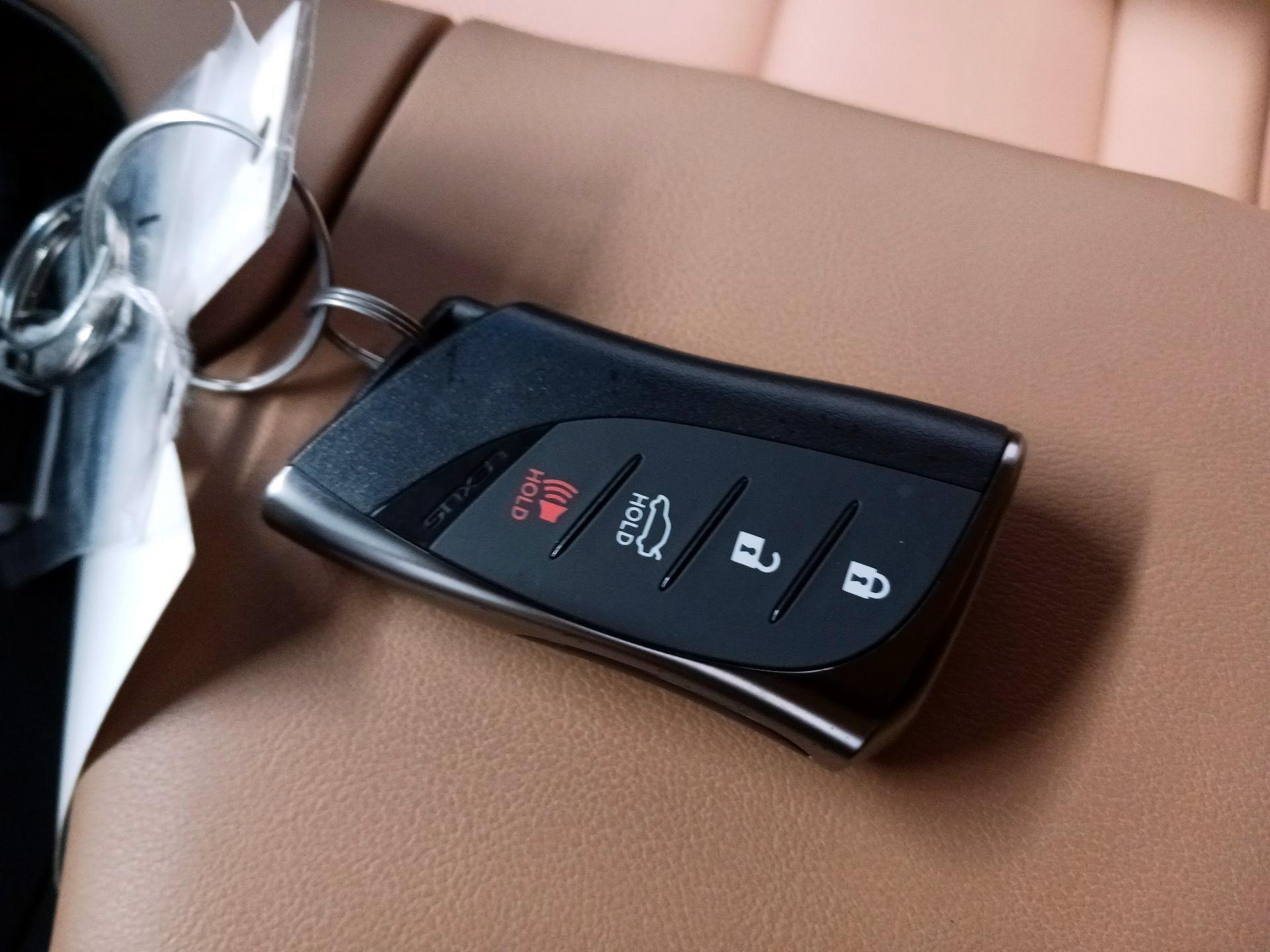 Thumbnail: 2025 Lexus ES - 19