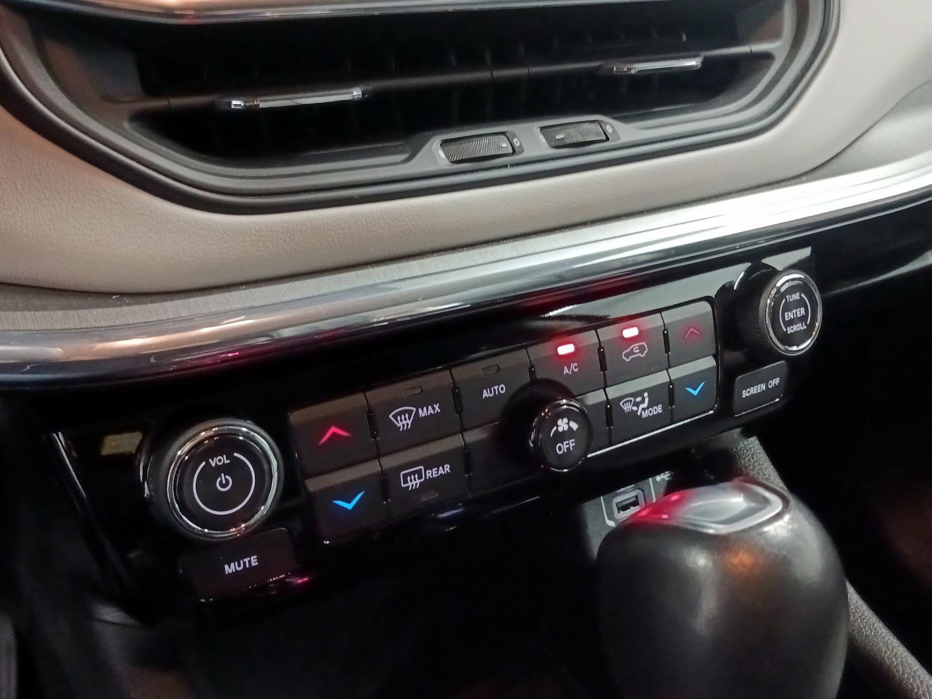 Thumbnail: 2022 Jeep Compass - 14