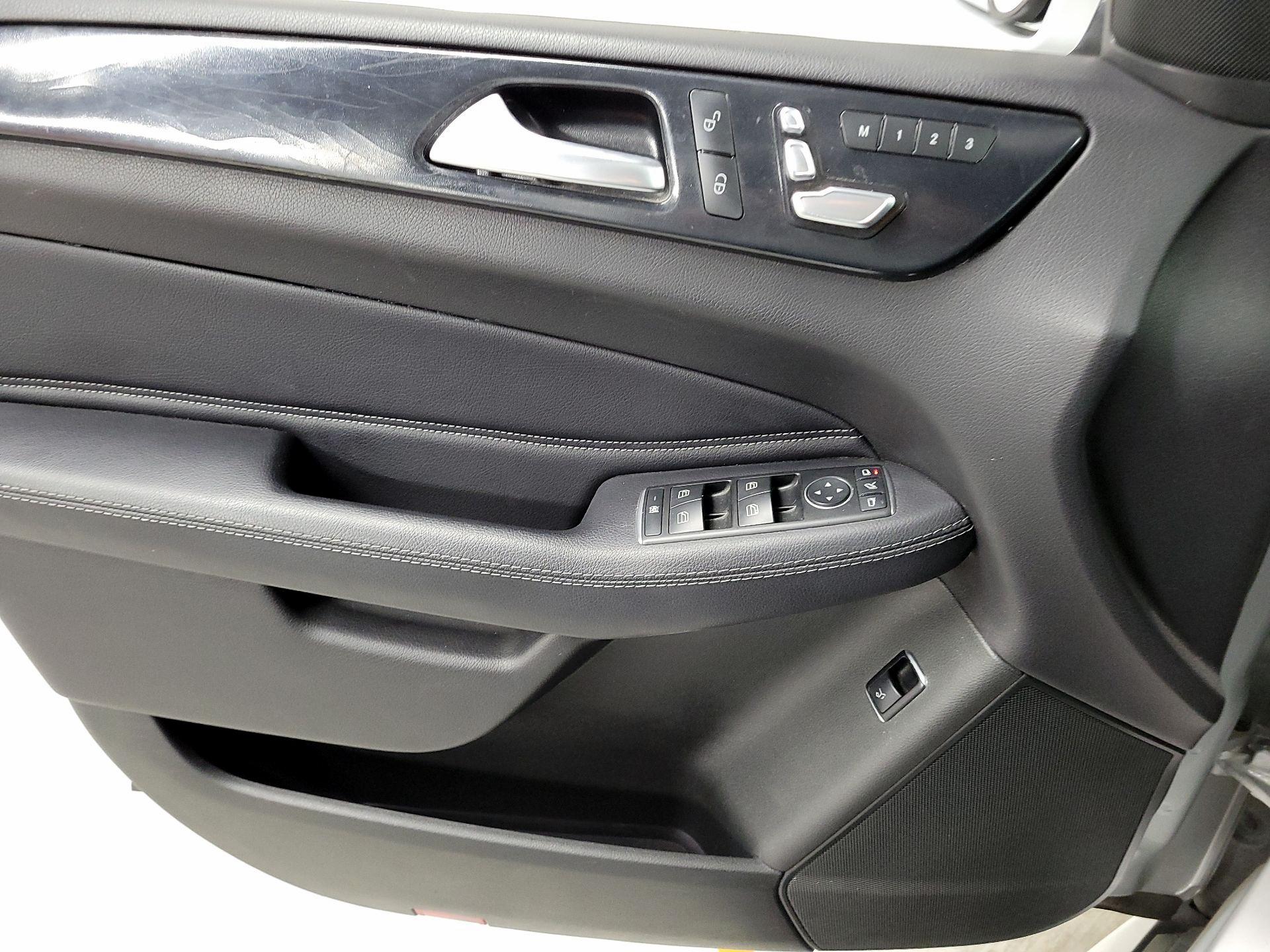 Thumbnail: 2016 Mercedes-Benz GLE - 12