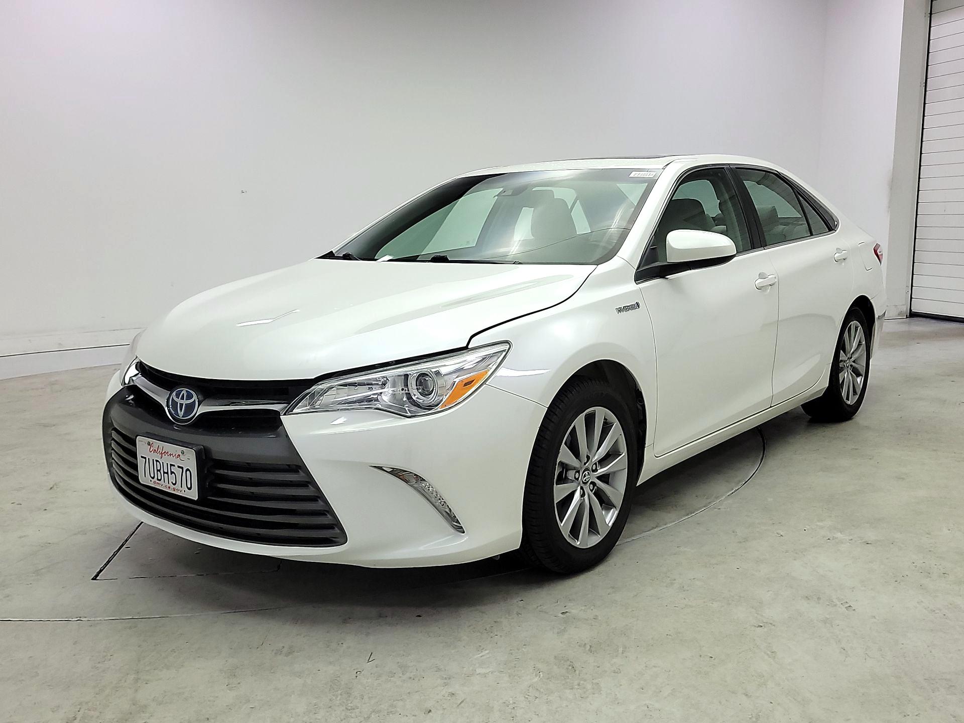 Thumbnail: 2017 Toyota Camry - 3