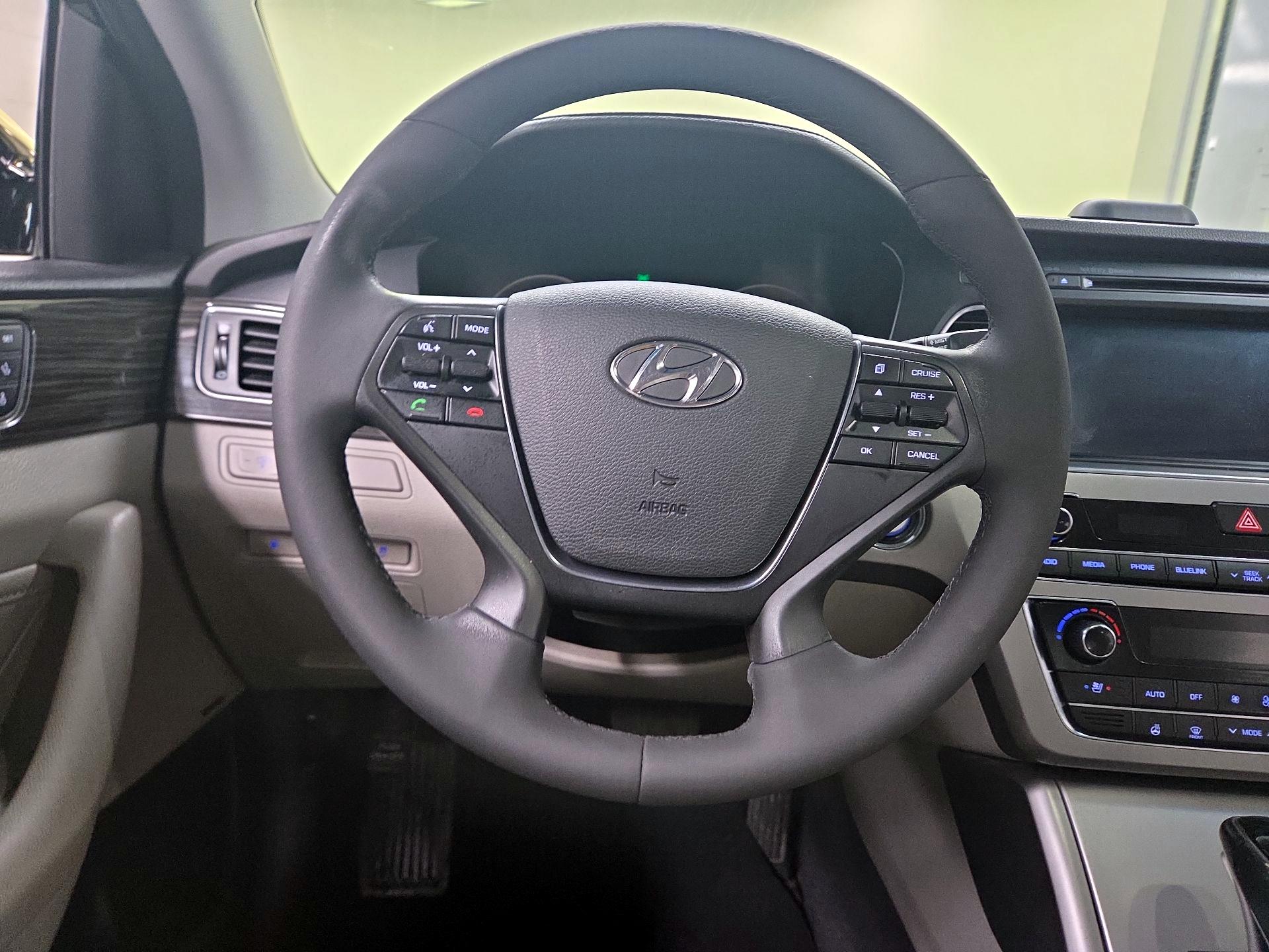 Thumbnail: 2015 Hyundai Sonata - 10