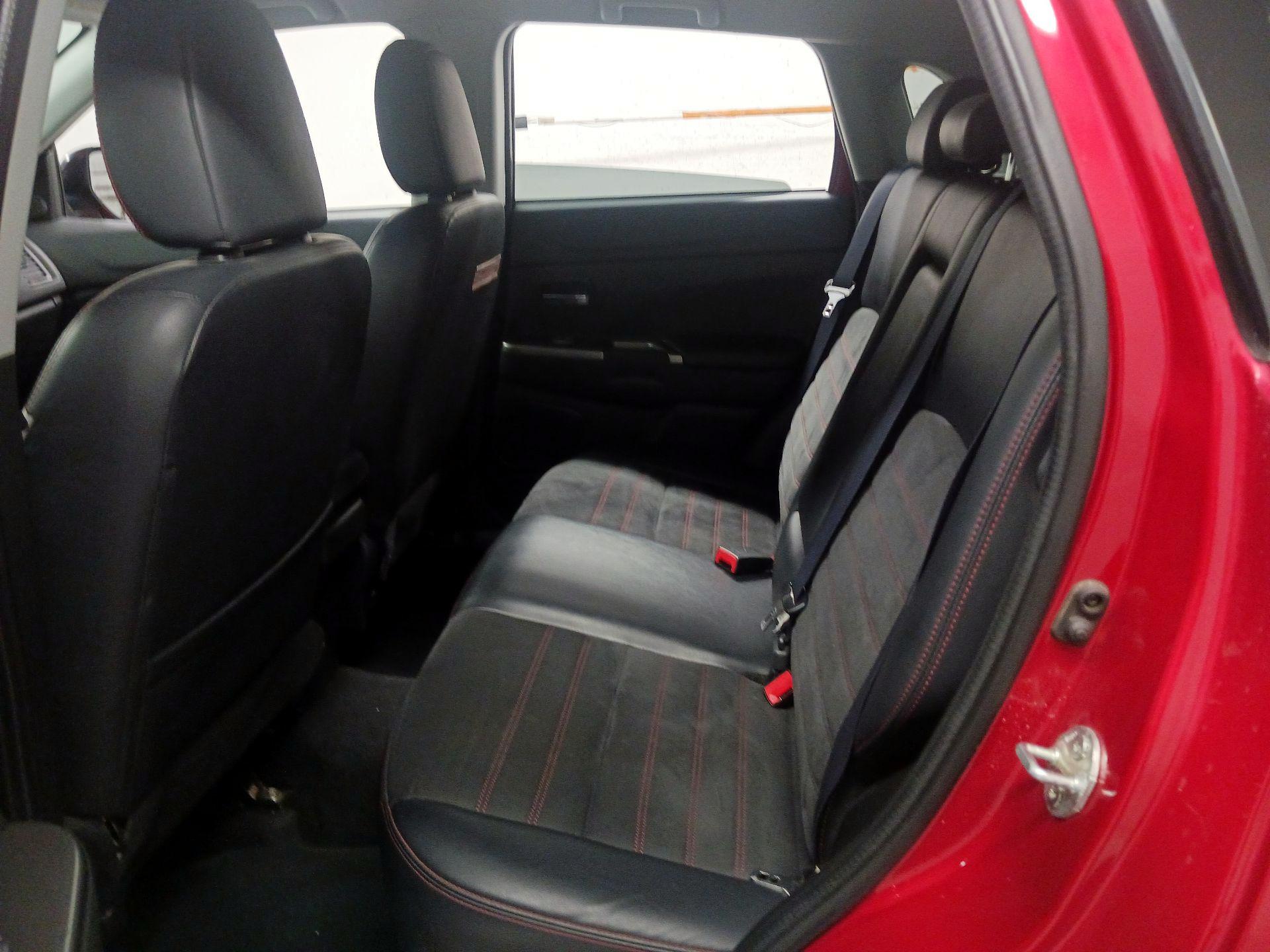 Thumbnail: 2018 Mitsubishi Outlander Sport - 16