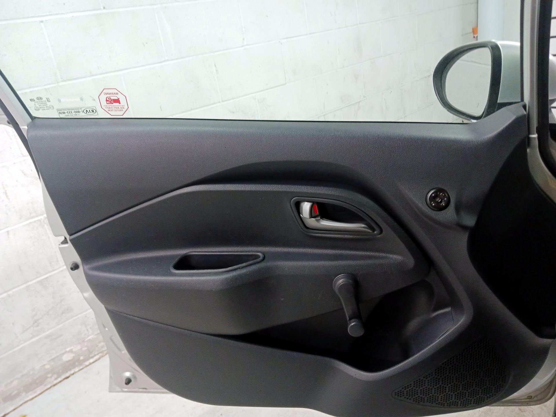 Thumbnail: 2015 Kia Rio - 10