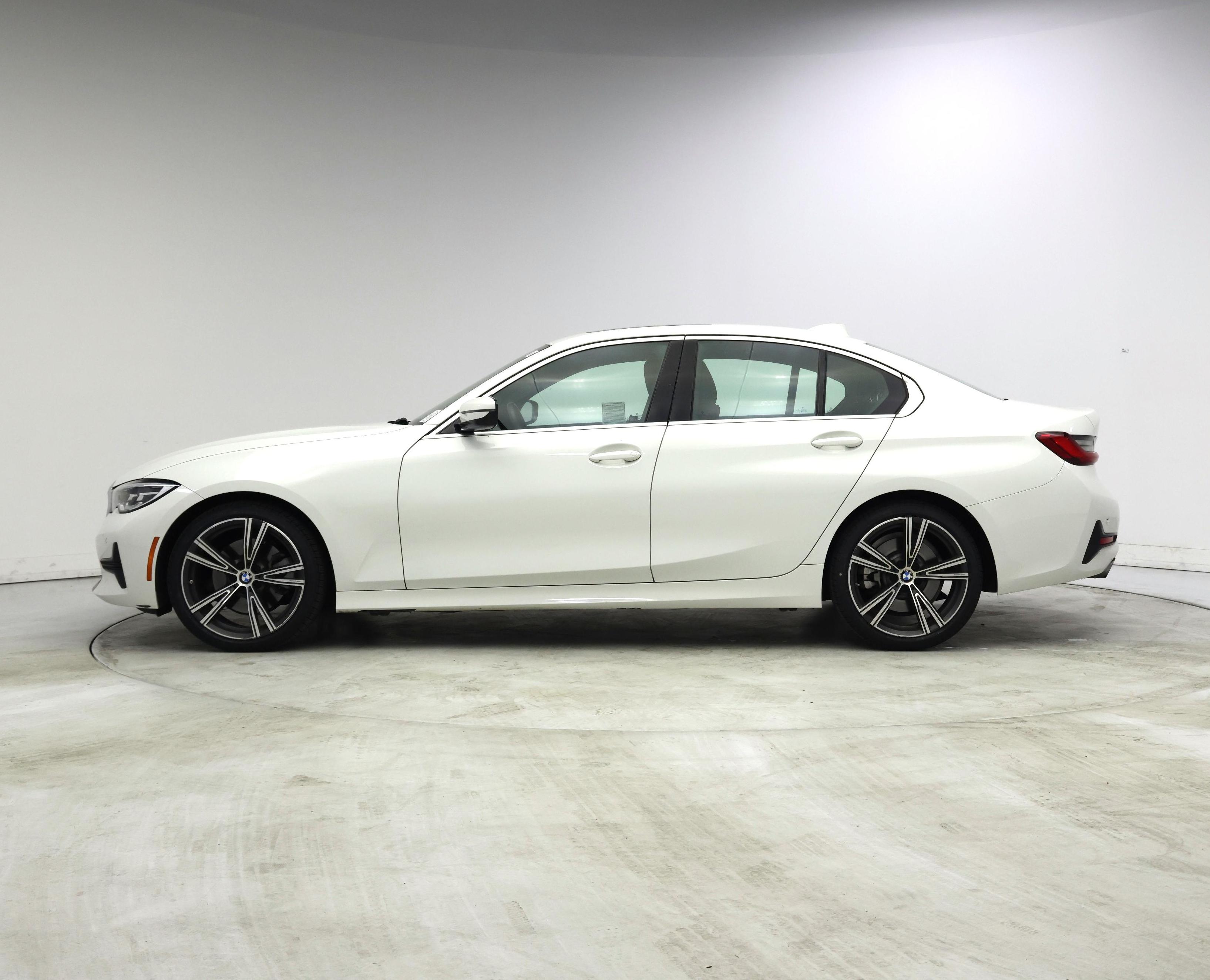 Thumbnail: 2021 BMW 3 Series - 3