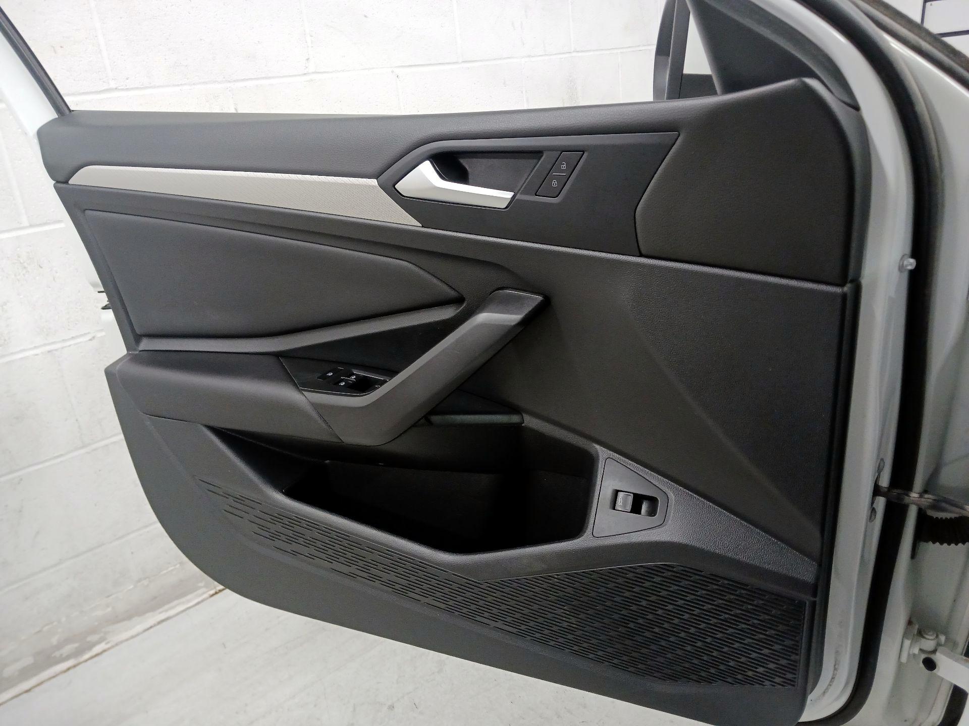 Thumbnail: 2019 Volkswagen Jetta - 12