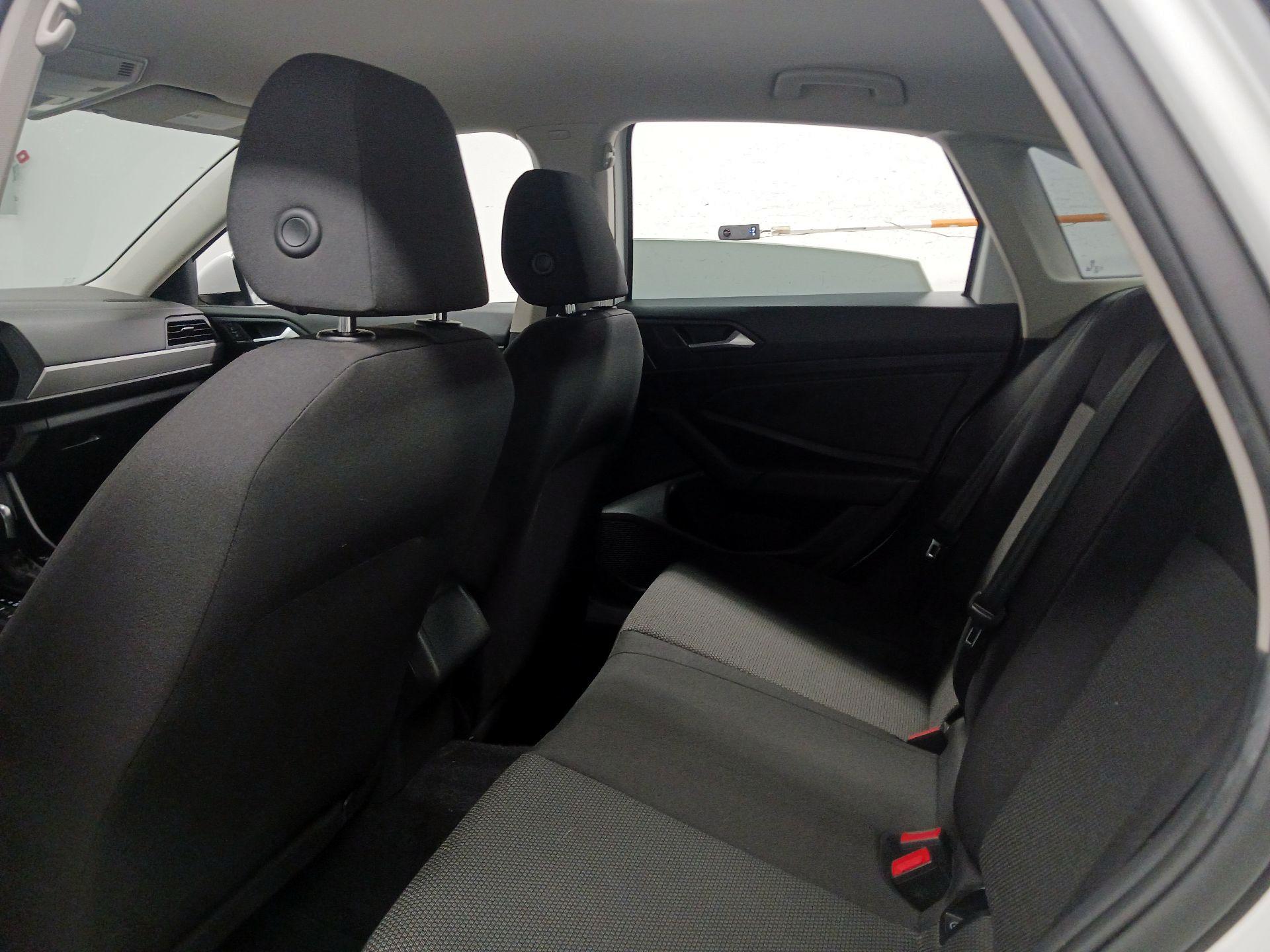 Thumbnail: 2019 Volkswagen Jetta - 18