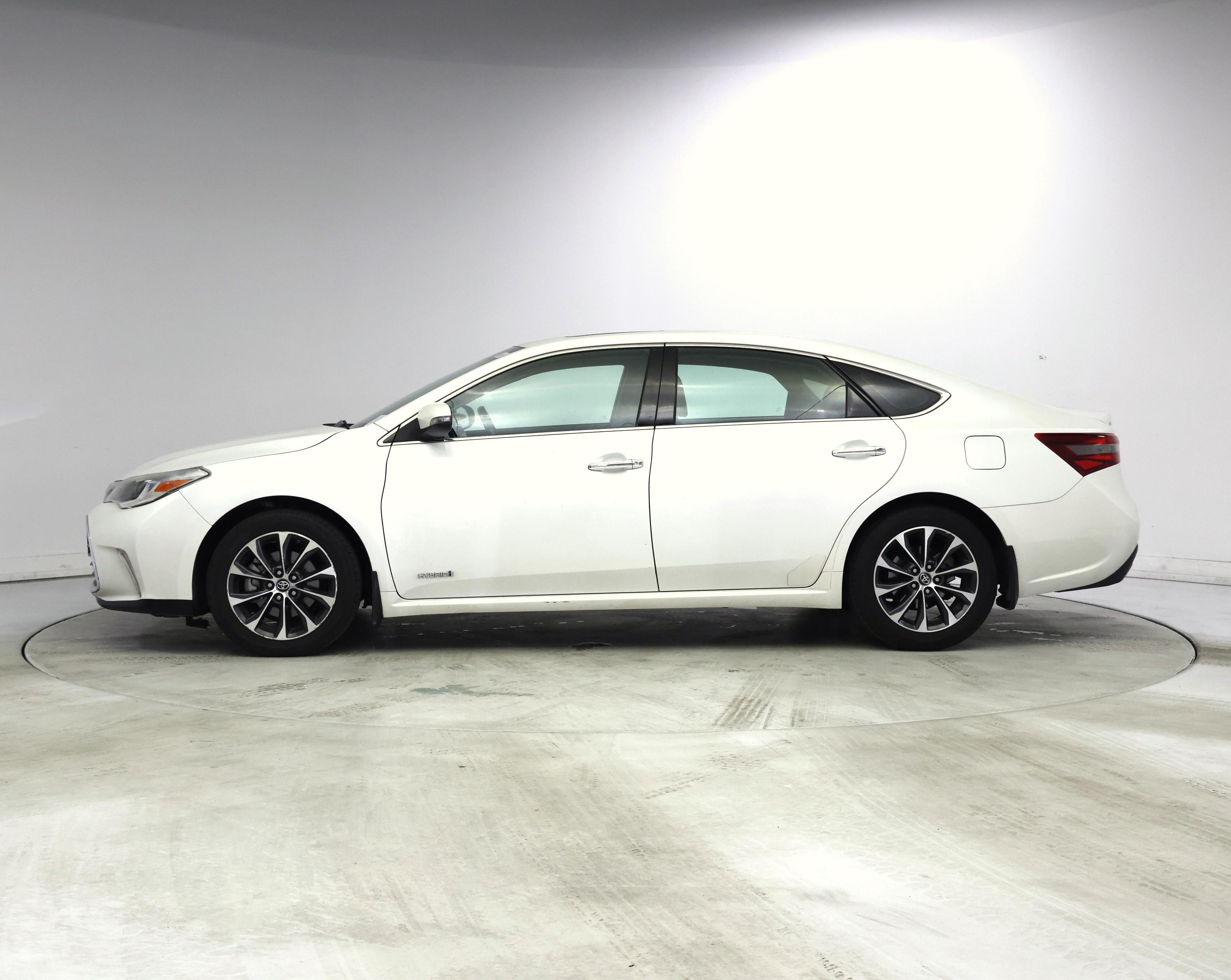 Thumbnail: 2016 Toyota Avalon - 3