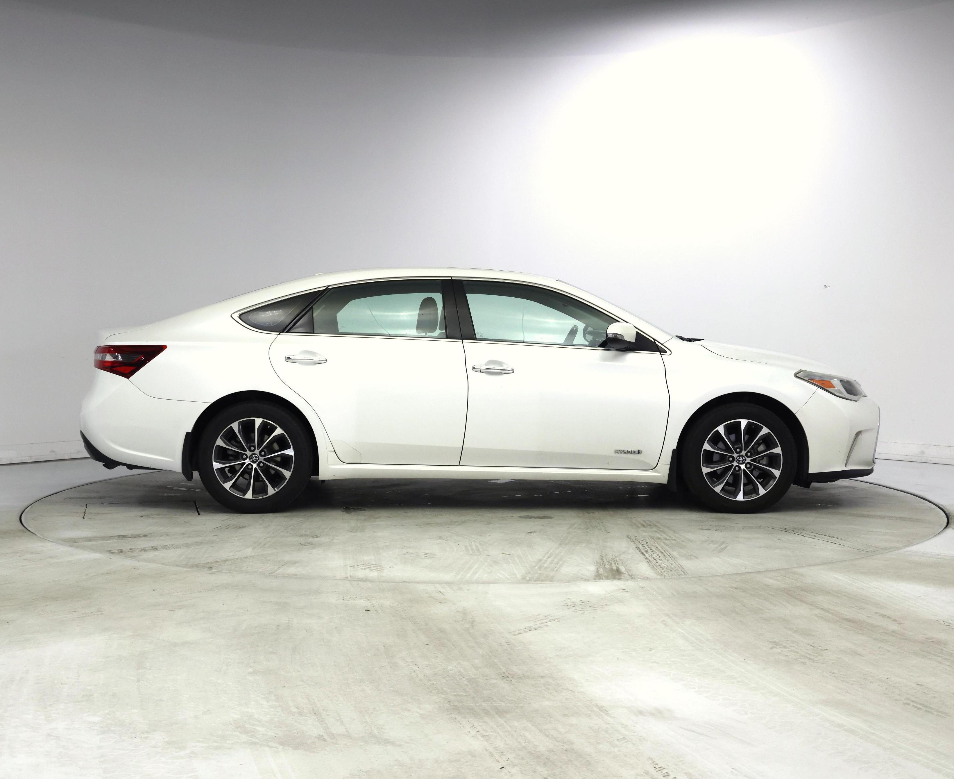 Thumbnail: 2016 Toyota Avalon - 7