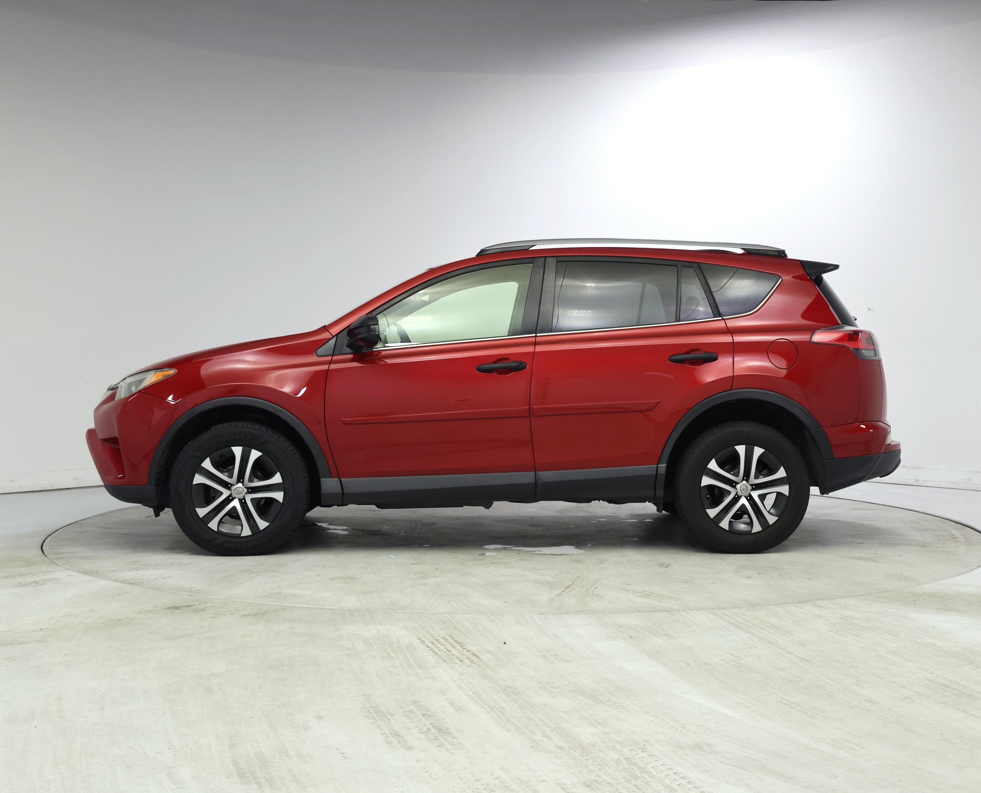 Thumbnail: 2017 Toyota RAV4 - 3