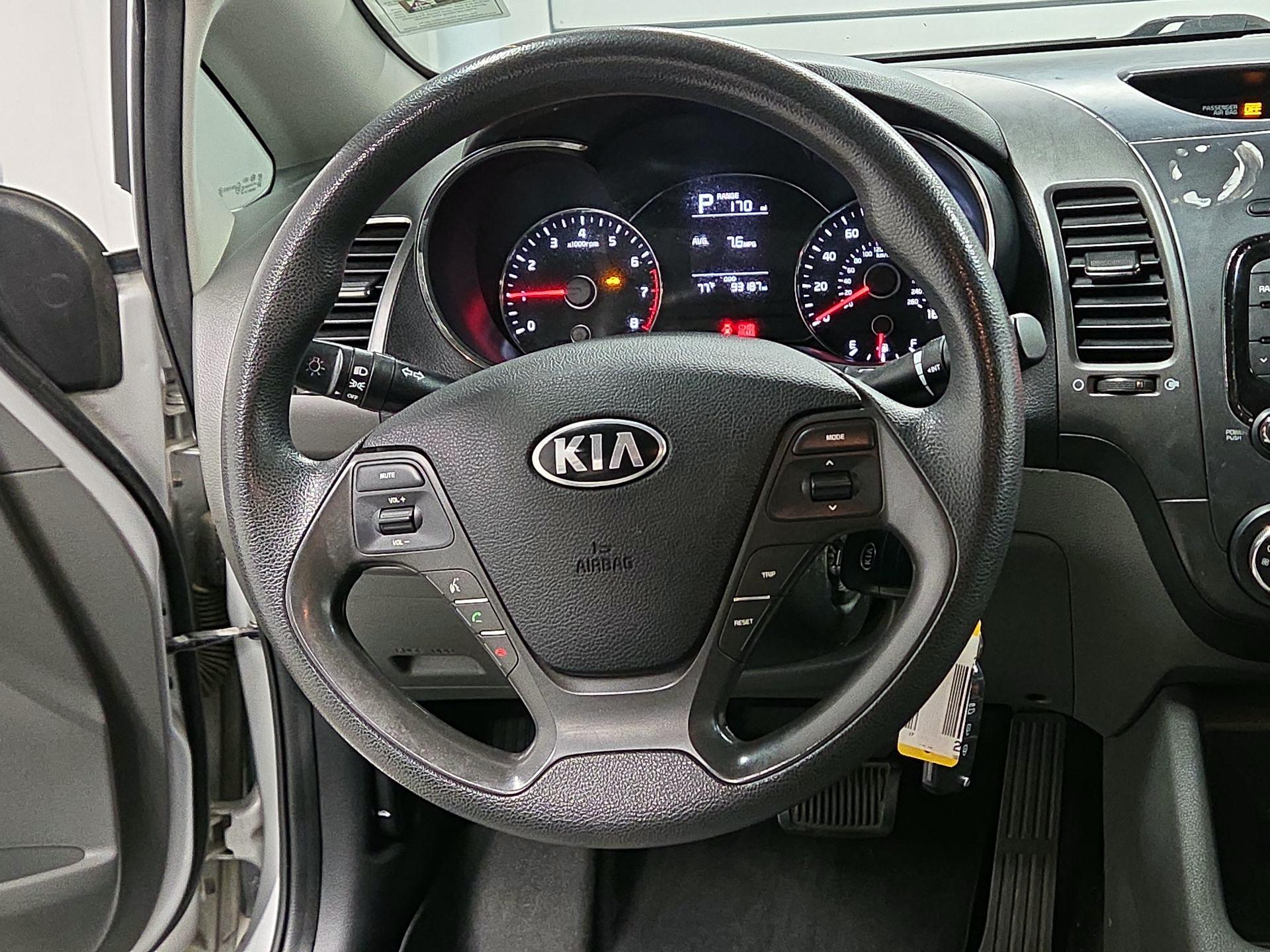 Thumbnail: 2017 Kia Forte - 10