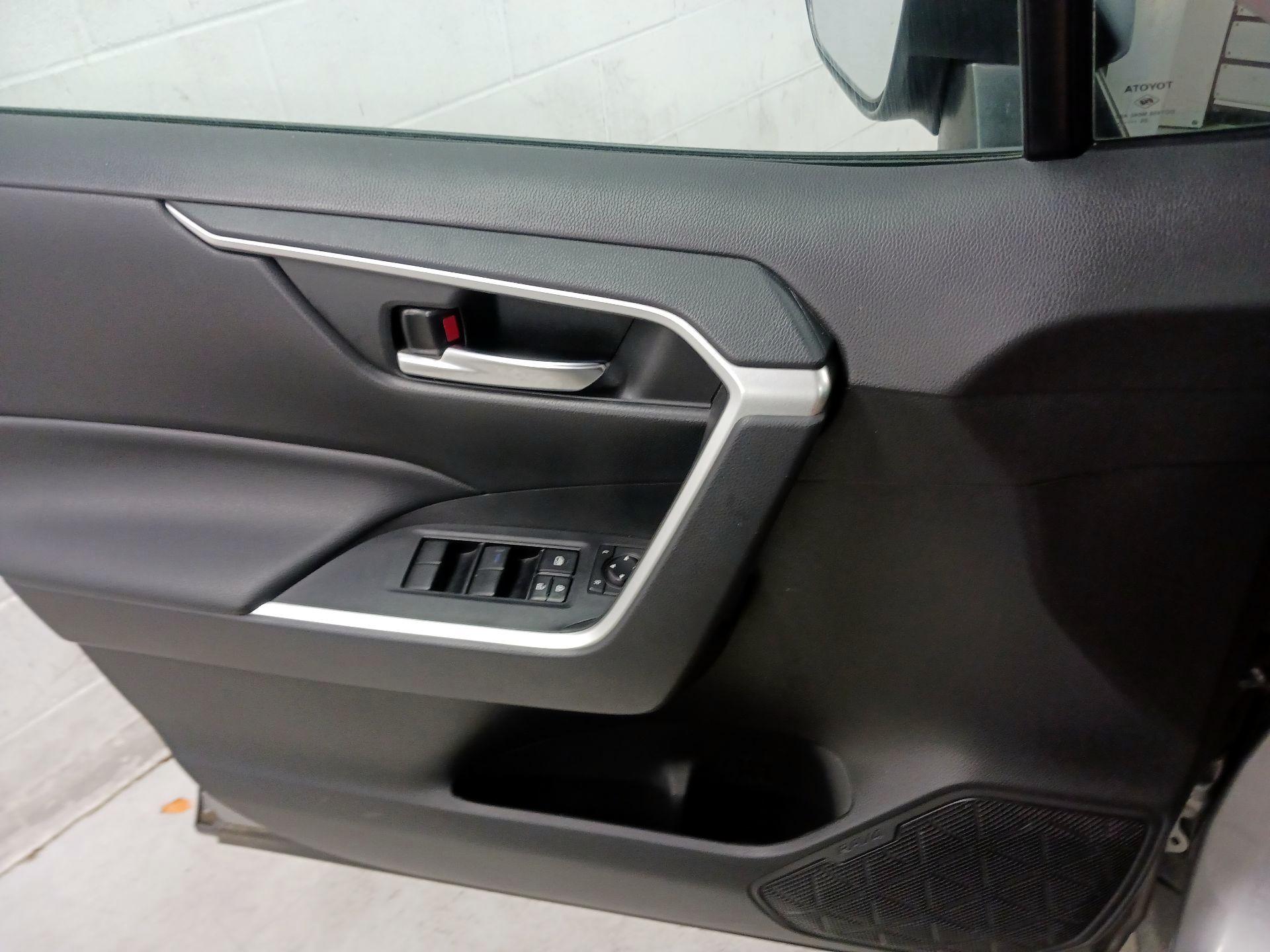 Thumbnail: 2021 Toyota RAV4 - 12