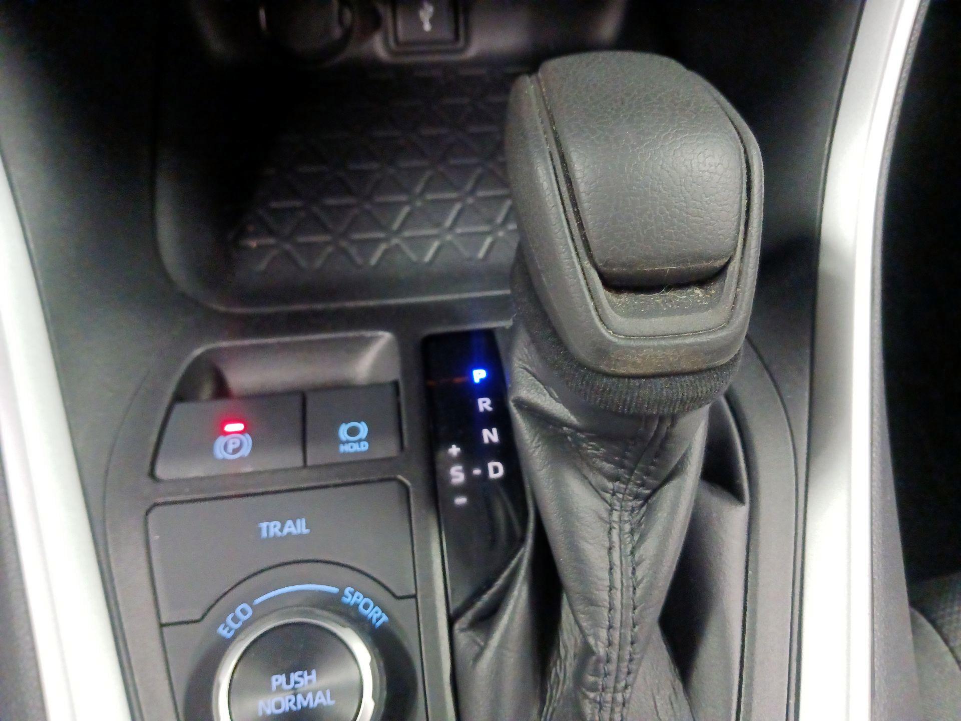 Thumbnail: 2021 Toyota RAV4 - 15