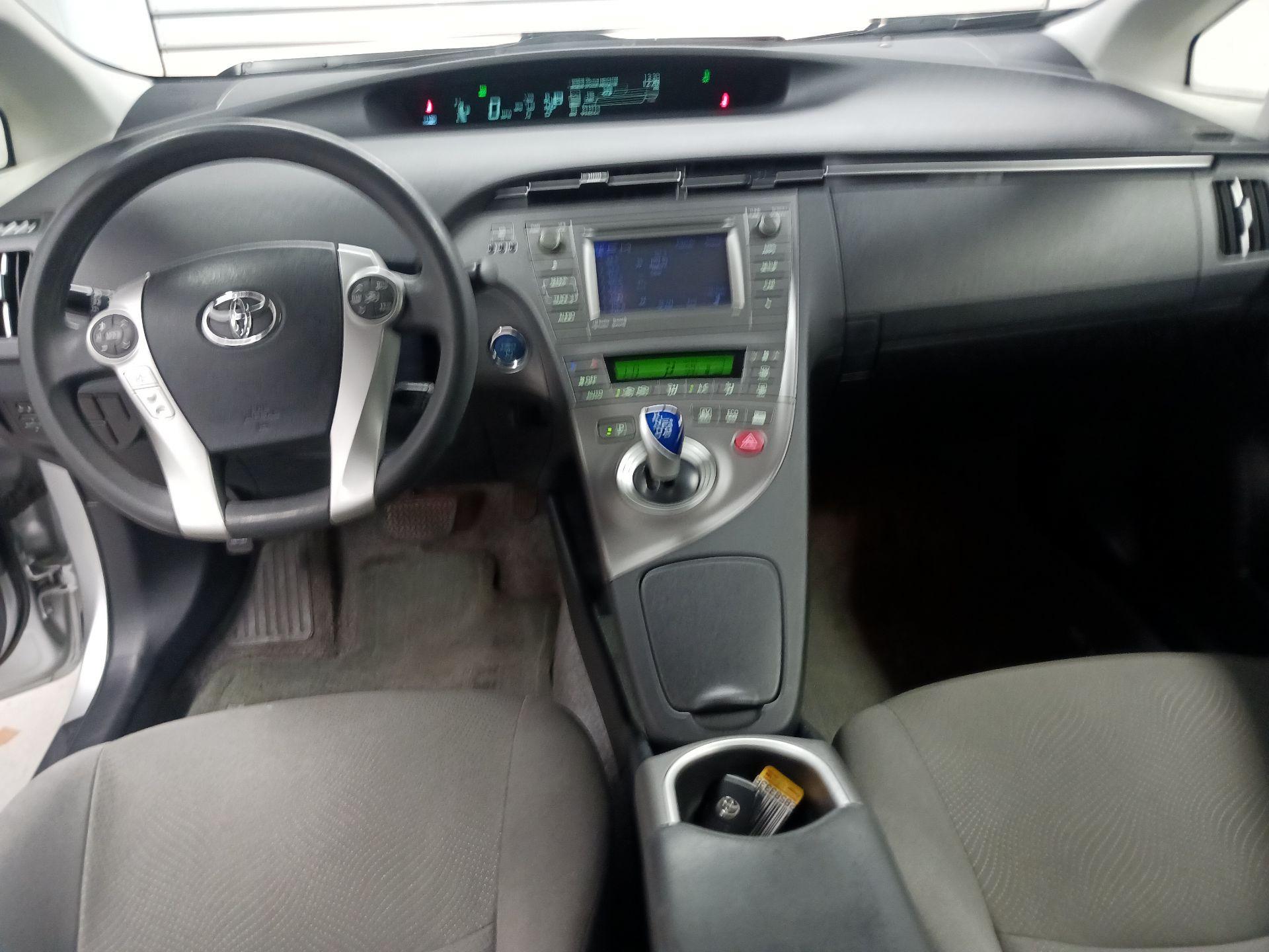 Thumbnail: 2015 Toyota Prius - 9