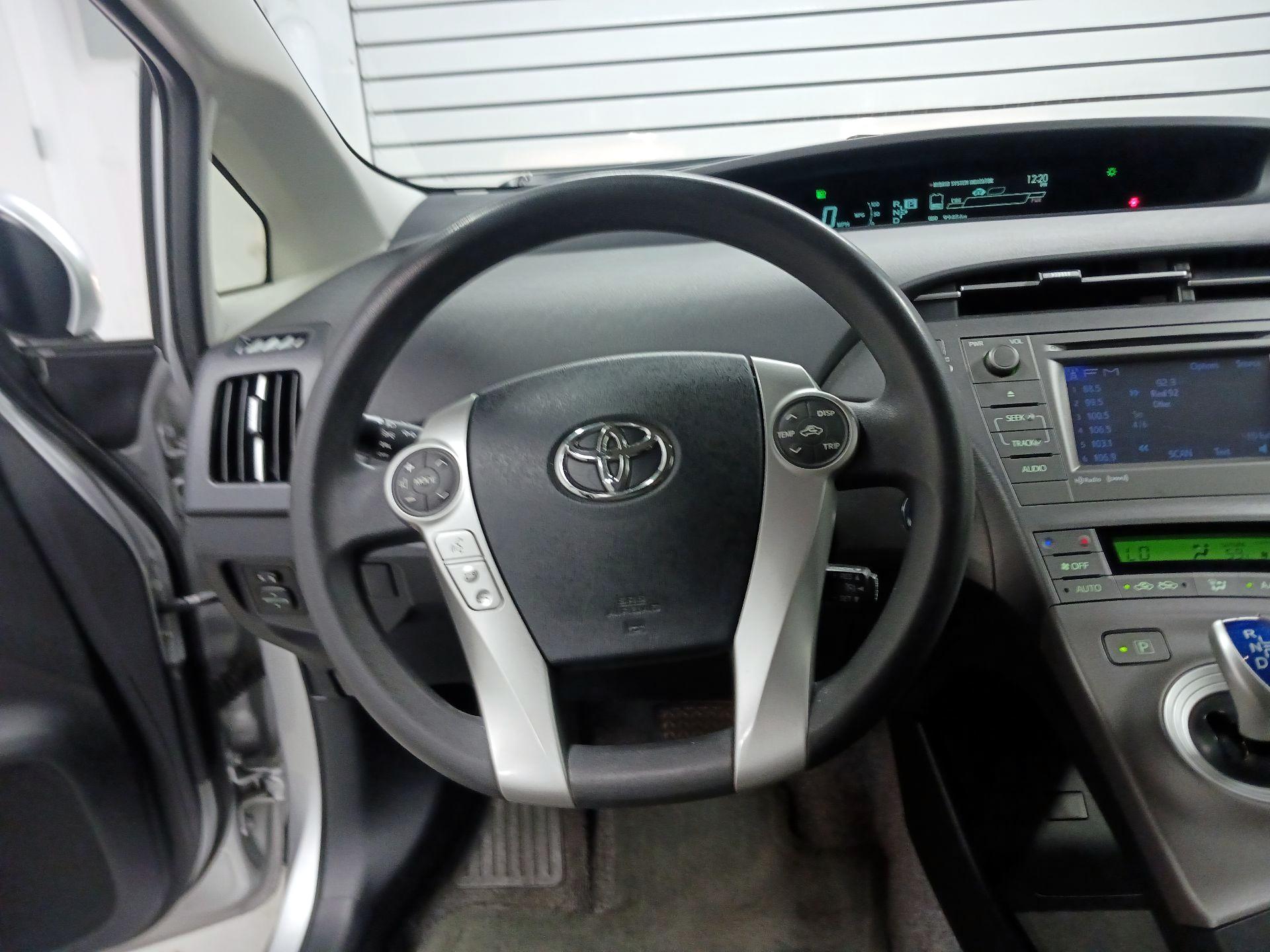 Thumbnail: 2015 Toyota Prius - 10