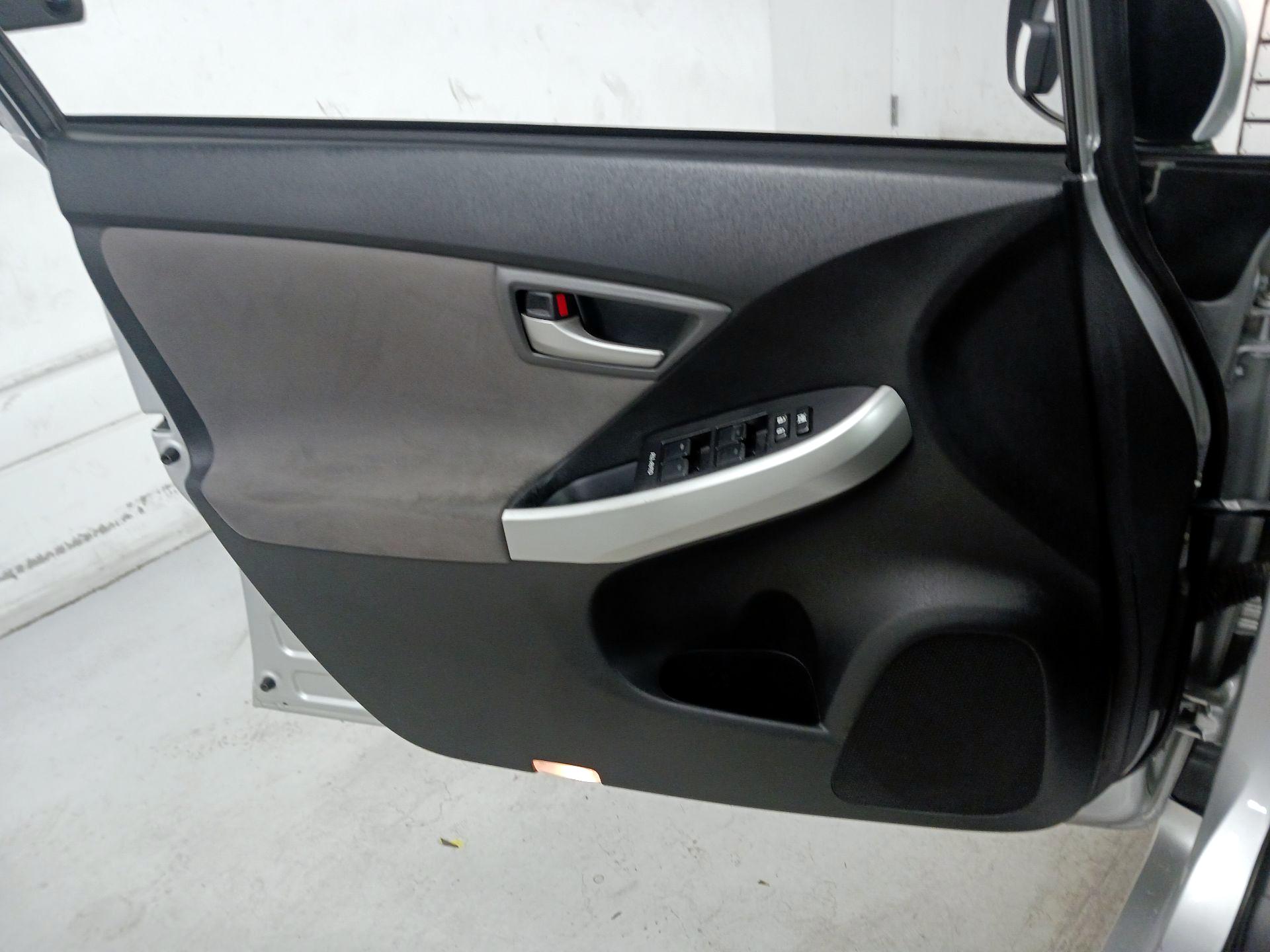 Thumbnail: 2015 Toyota Prius - 12