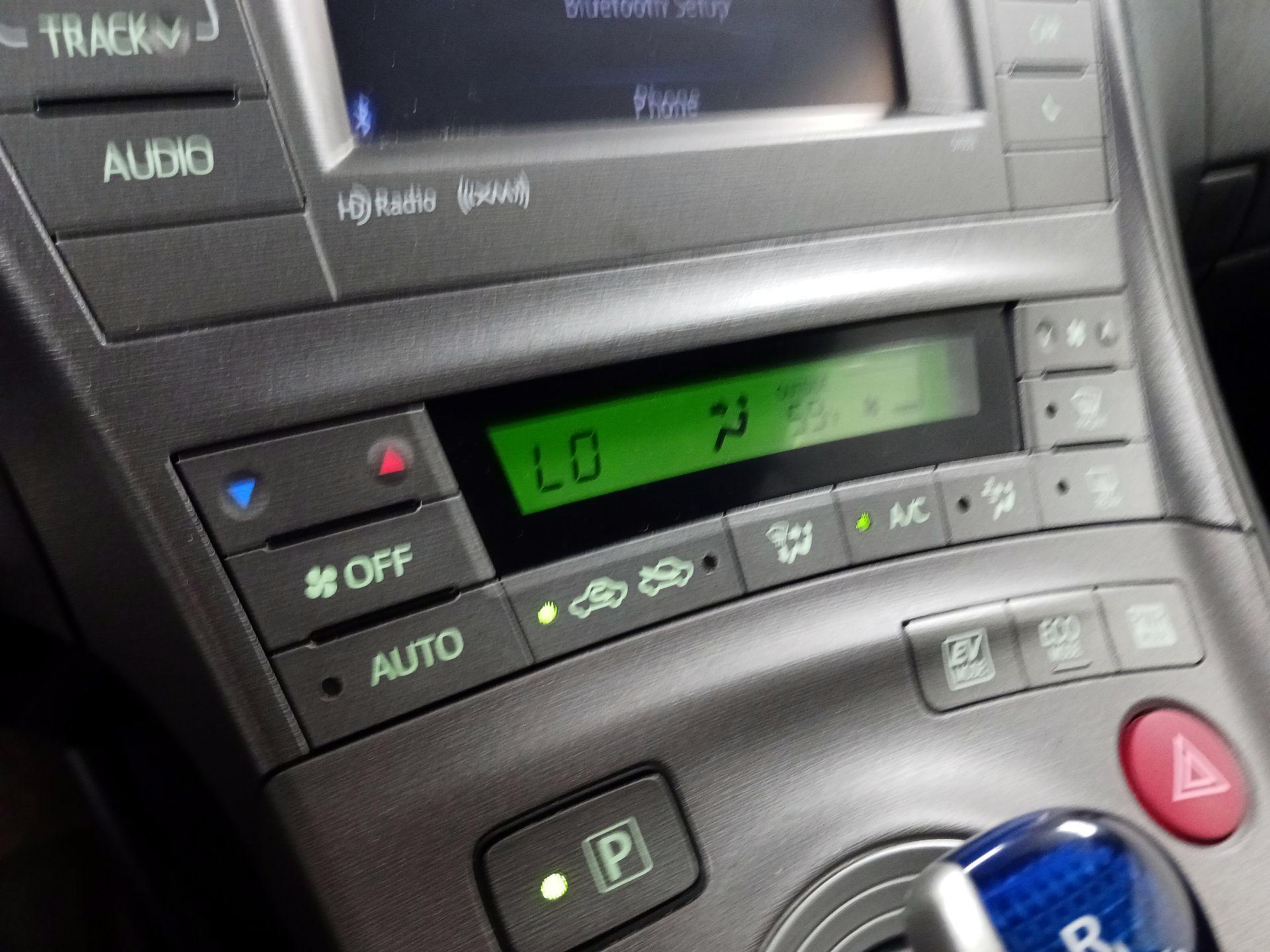Thumbnail: 2015 Toyota Prius - 14