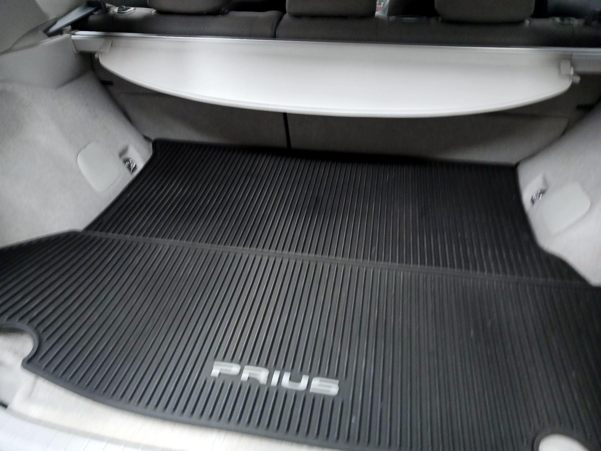 Thumbnail: 2015 Toyota Prius - 16
