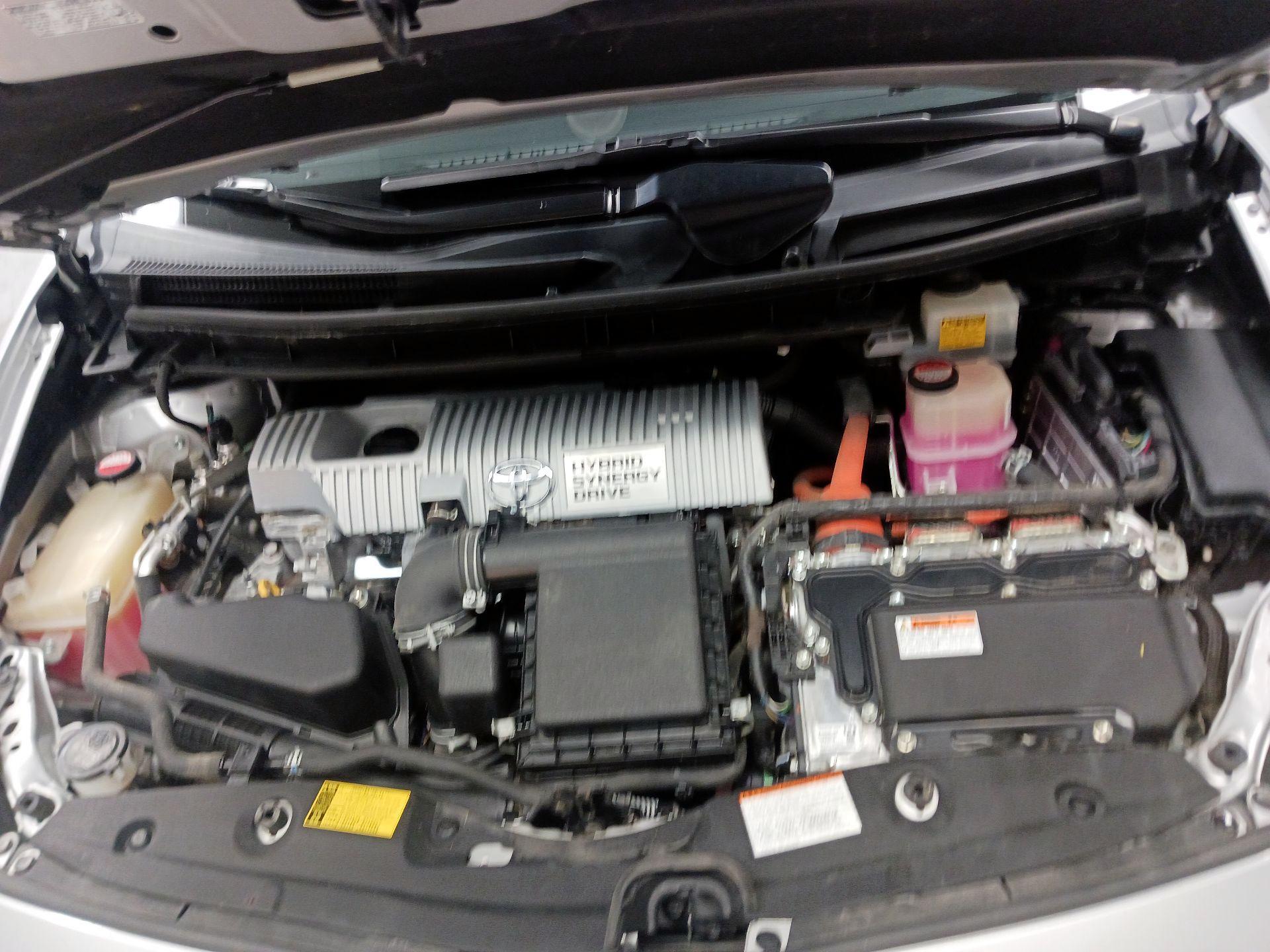 Thumbnail: 2015 Toyota Prius - 17