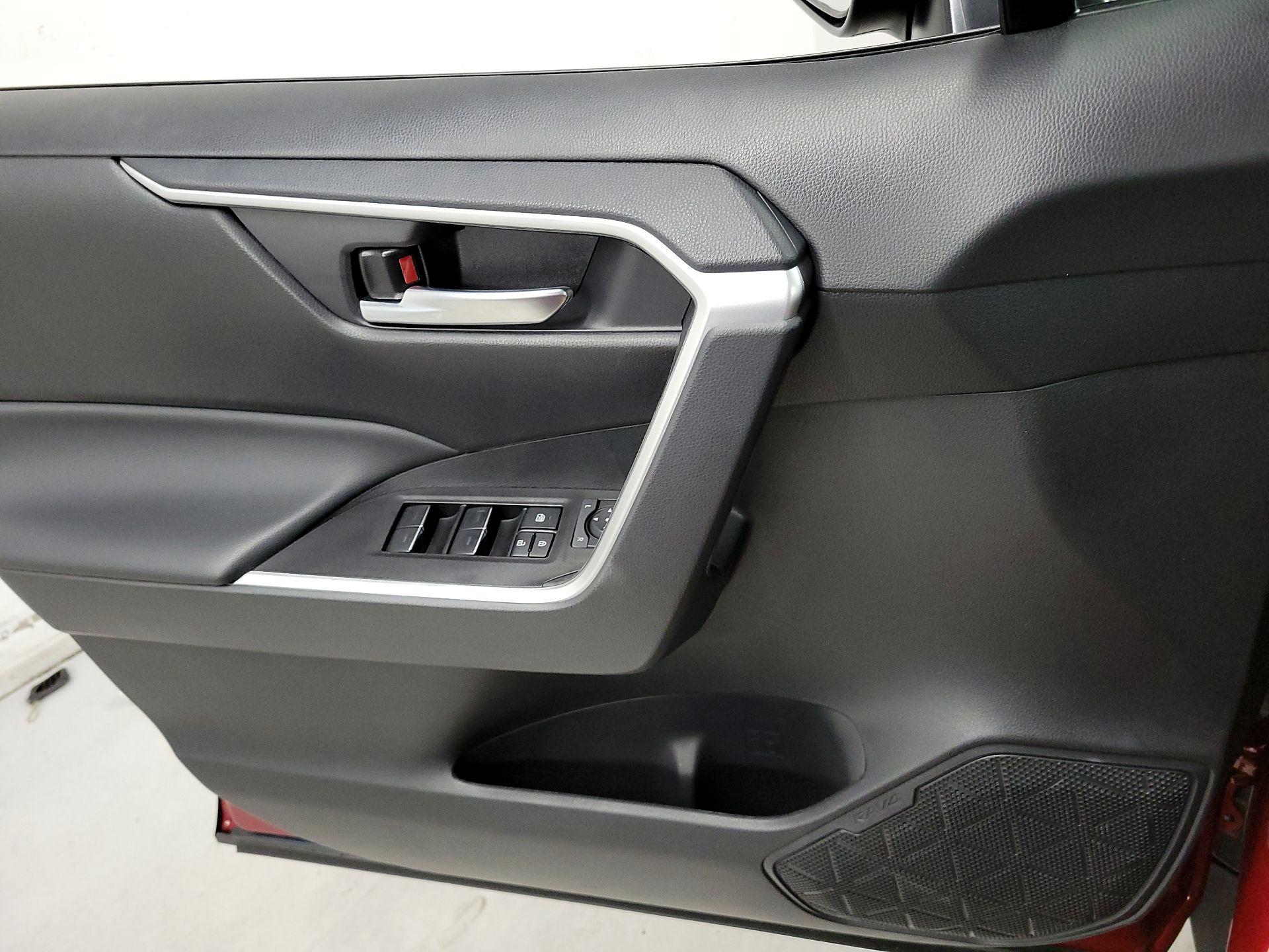 Thumbnail: 2025 Toyota RAV4 - 12
