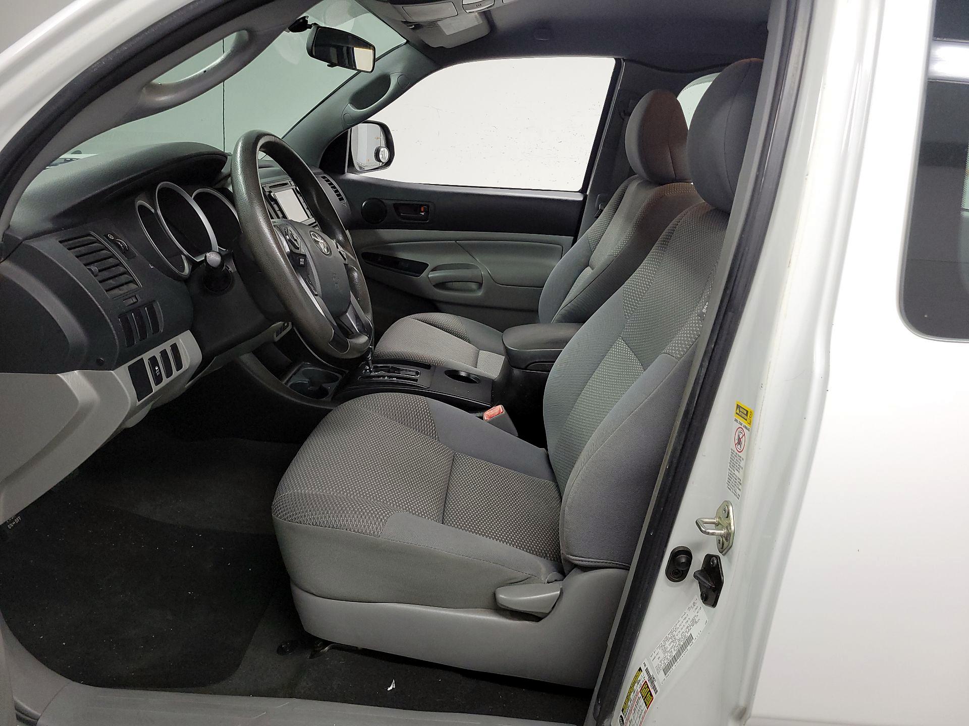 Thumbnail: 2015 Toyota Tacoma - 9