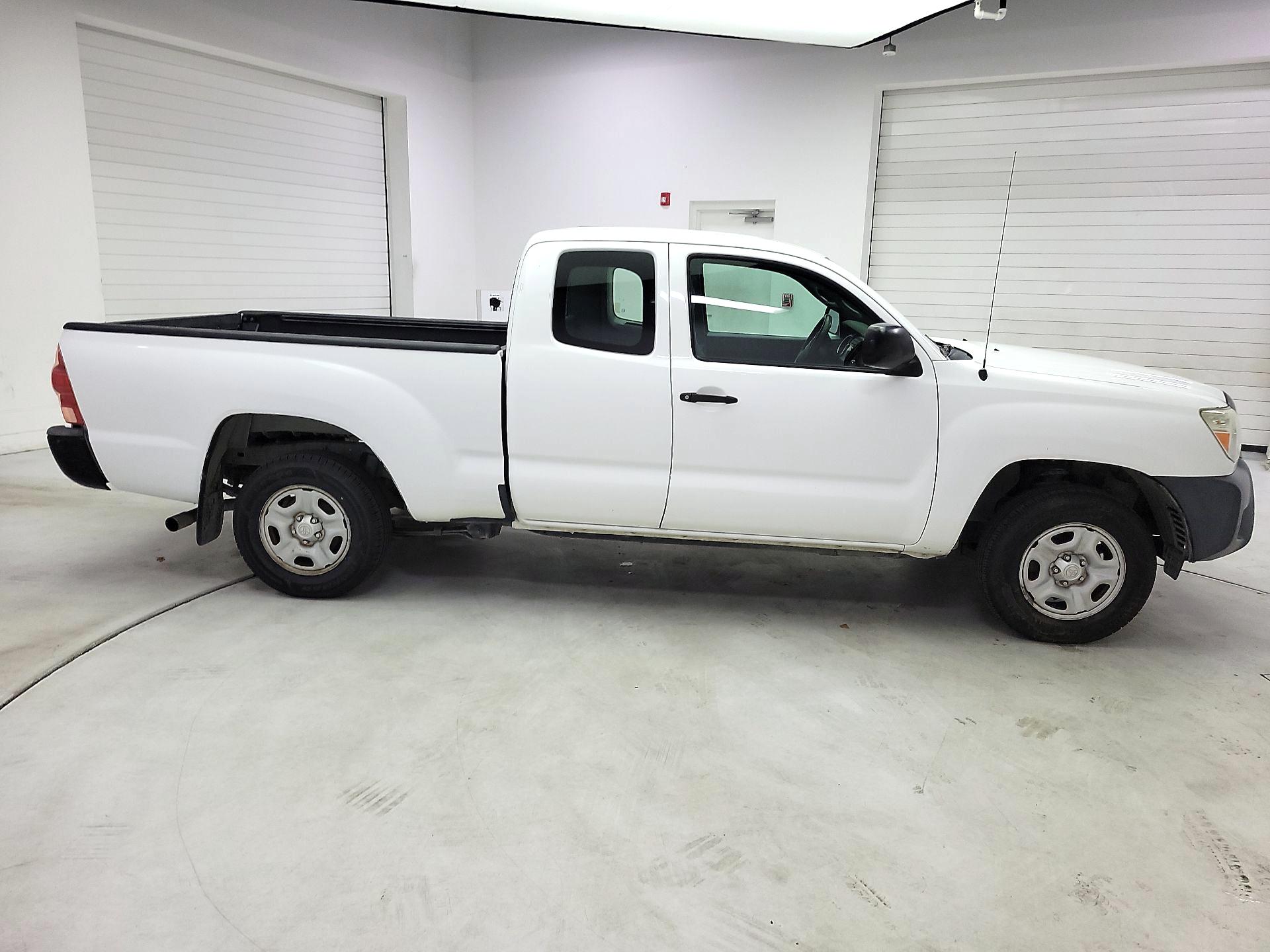 Thumbnail: 2015 Toyota Tacoma - 4