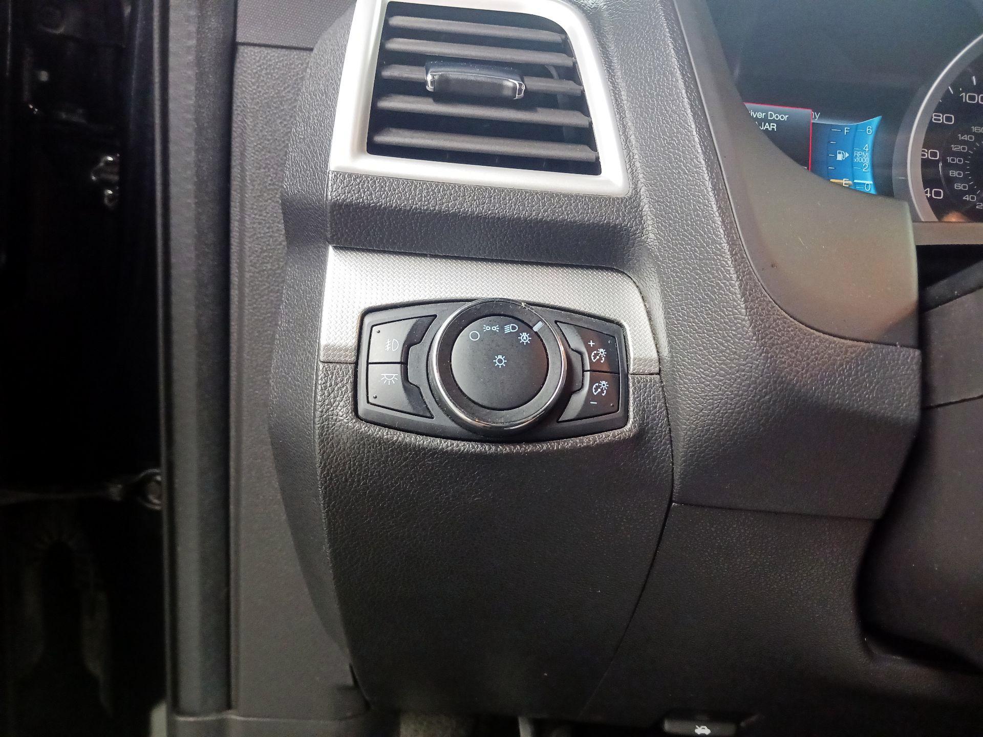 Thumbnail: 2015 Ford Explorer - 11