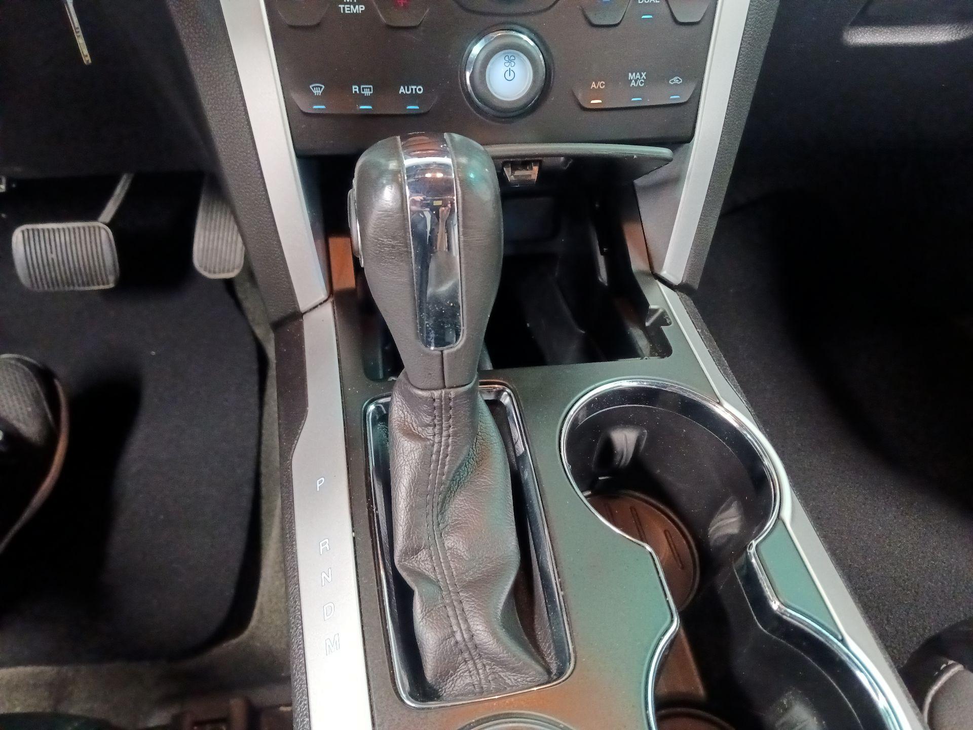 Thumbnail: 2015 Ford Explorer - 14
