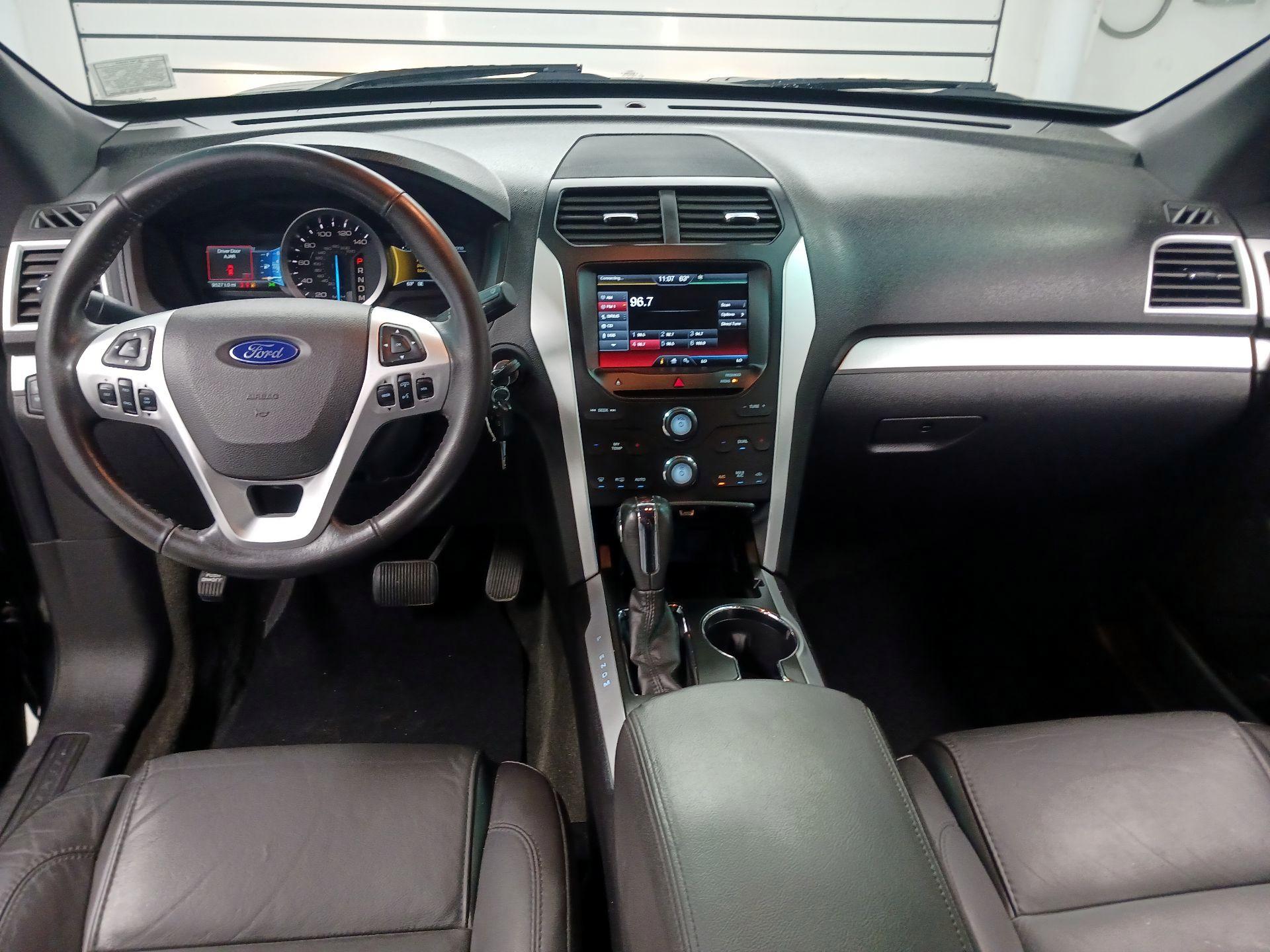 Thumbnail: 2015 Ford Explorer - 8