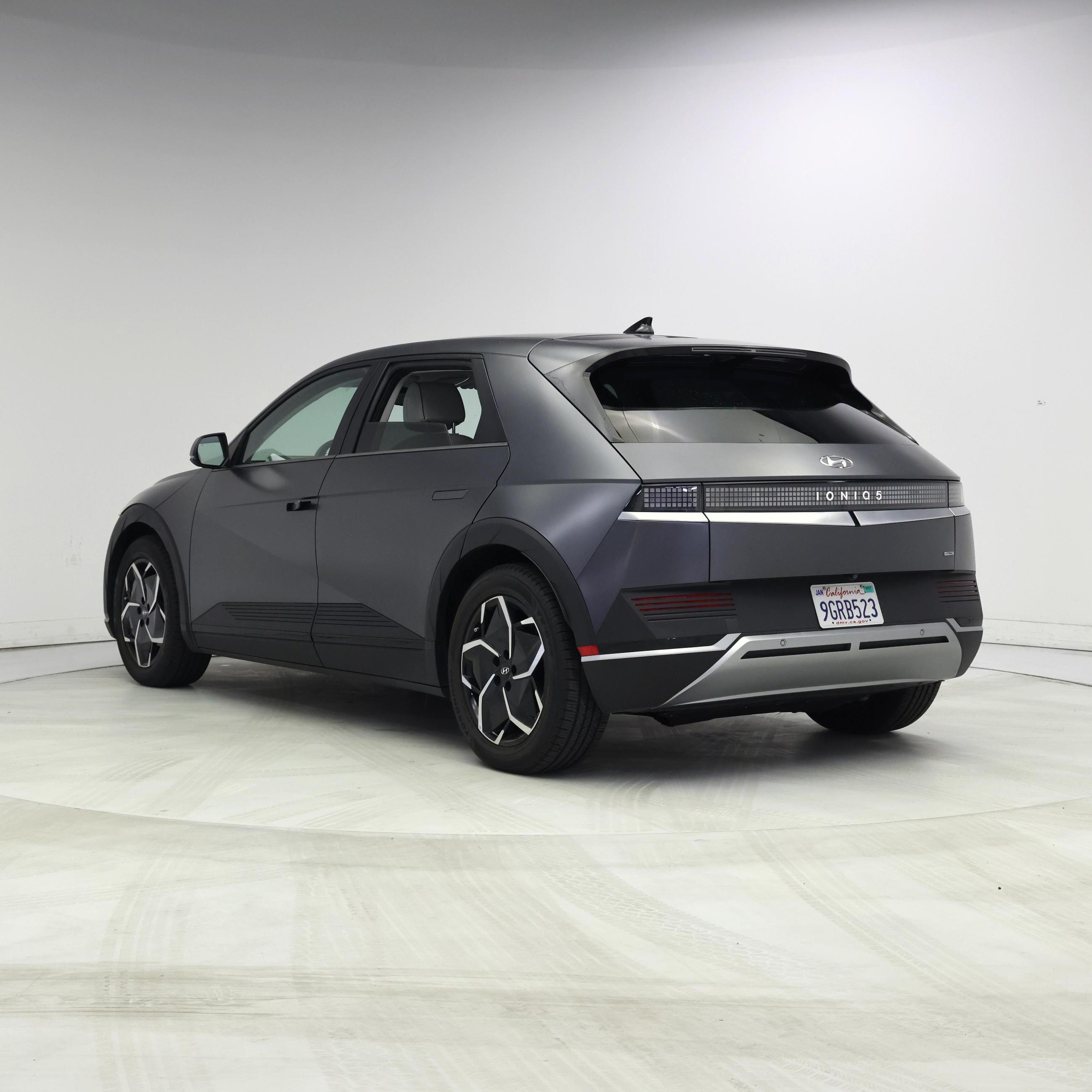 Thumbnail: 2022 Hyundai Ioniq 5 - 2